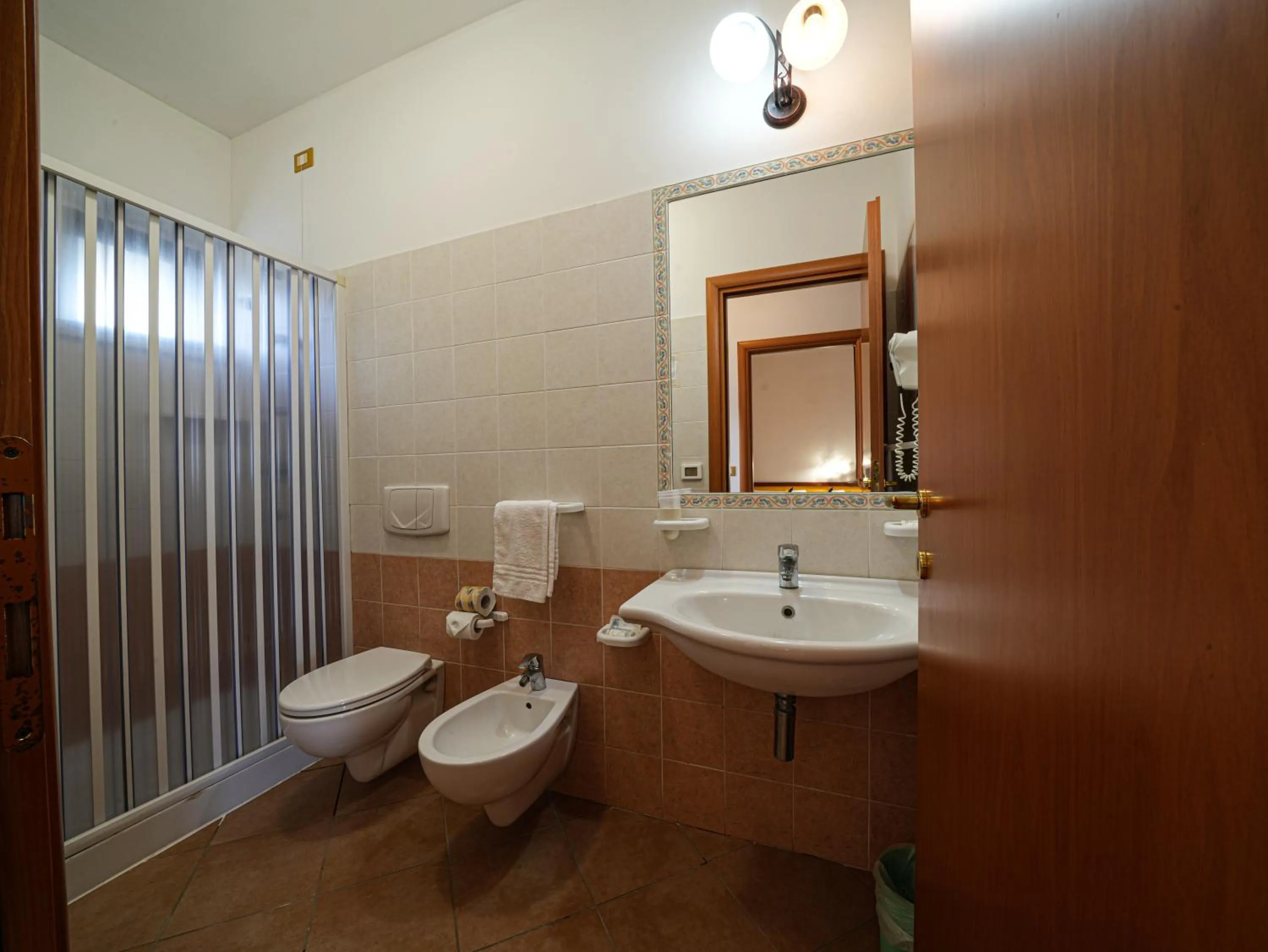 Bedroom in LUZIA AGRIRESORT - Piscina Idromassaggio con Vista Mare Aperta fino alle ore 23-00