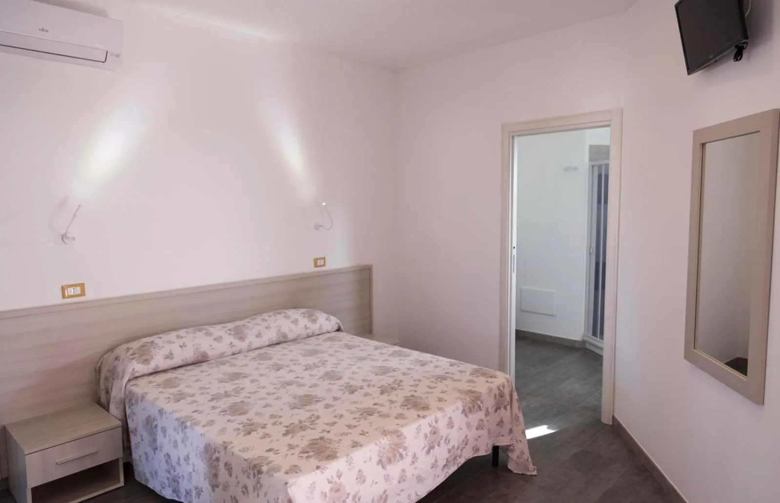 Bedroom, Bed in LUZIA AGRIRESORT - Piscina Idromassaggio con Vista Mare Aperta fino alle ore 23-00