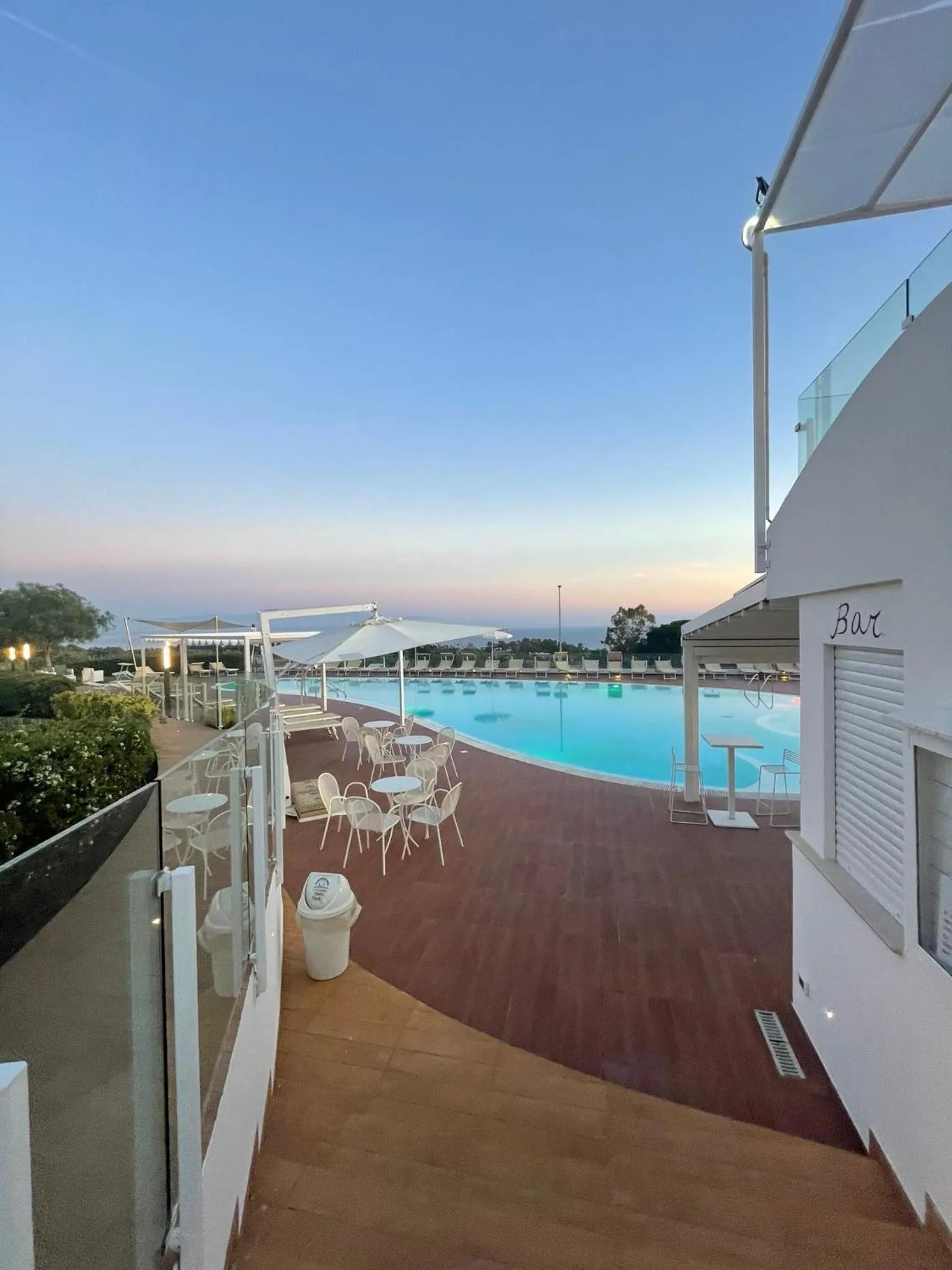 Patio in LUZIA AGRIRESORT - Piscina Idromassaggio con Vista Mare Aperta fino alle ore 23-00