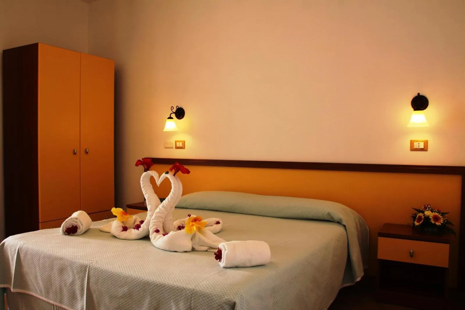 Bedroom, Bed in LUZIA AGRIRESORT - Piscina Idromassaggio con Vista Mare Aperta fino alle ore 23-00