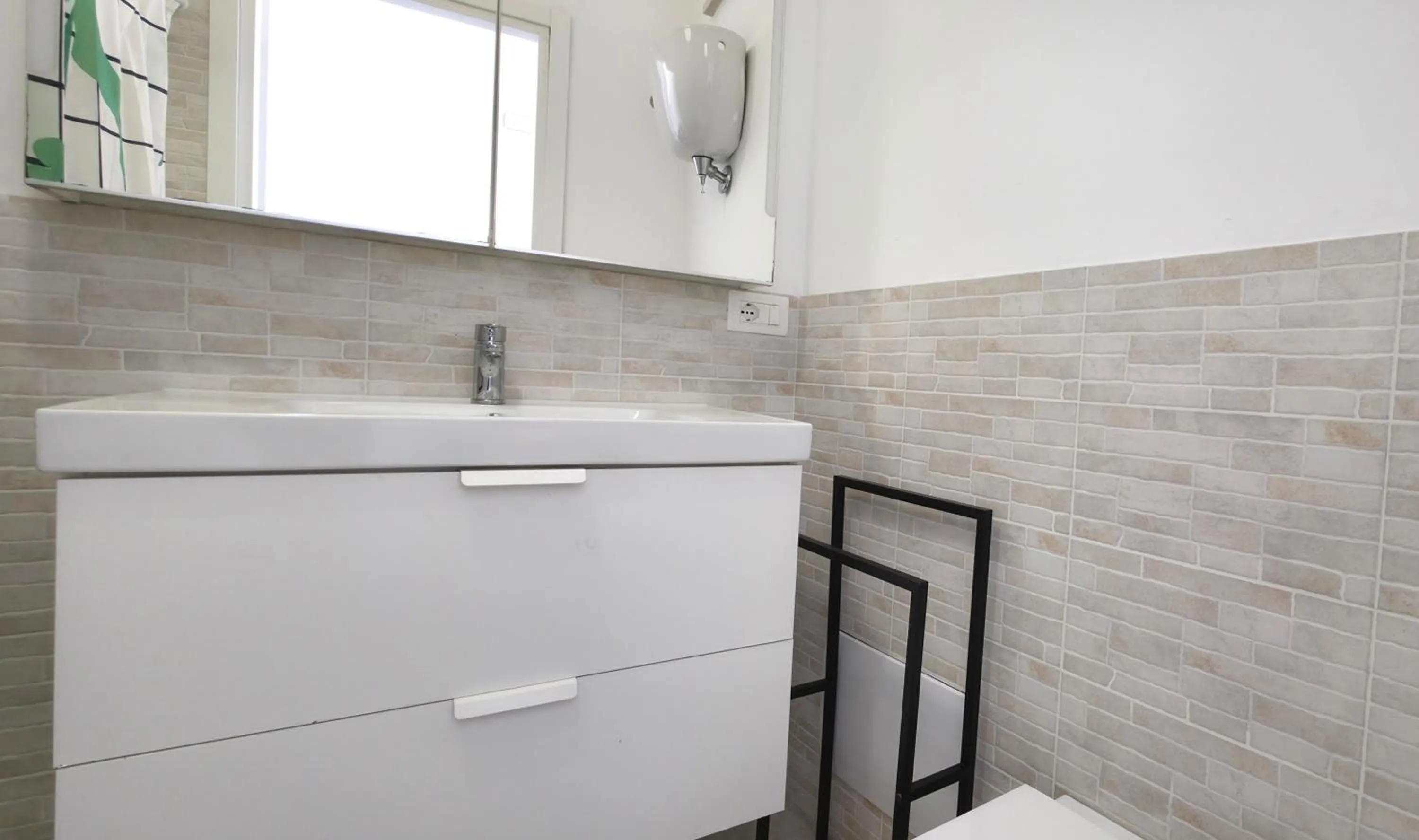 Bathroom in LUZIA AGRIRESORT - Piscina Idromassaggio con Vista Mare Aperta fino alle ore 23-00