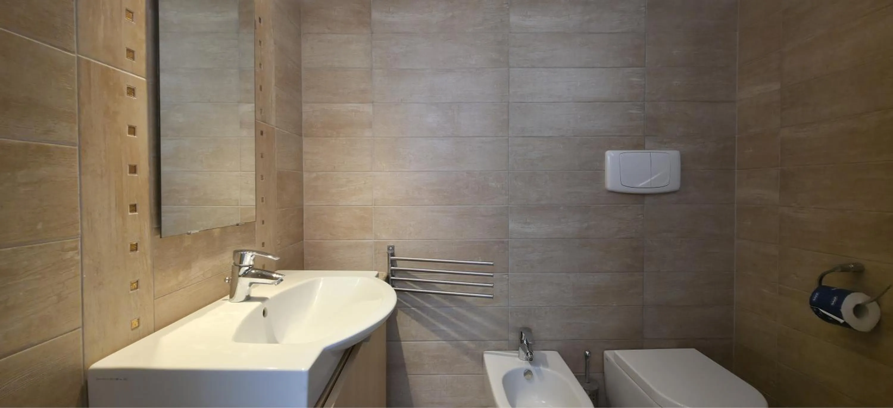 Shower in LUZIA AGRIRESORT - Piscina Idromassaggio con Vista Mare Aperta fino alle ore 23-00