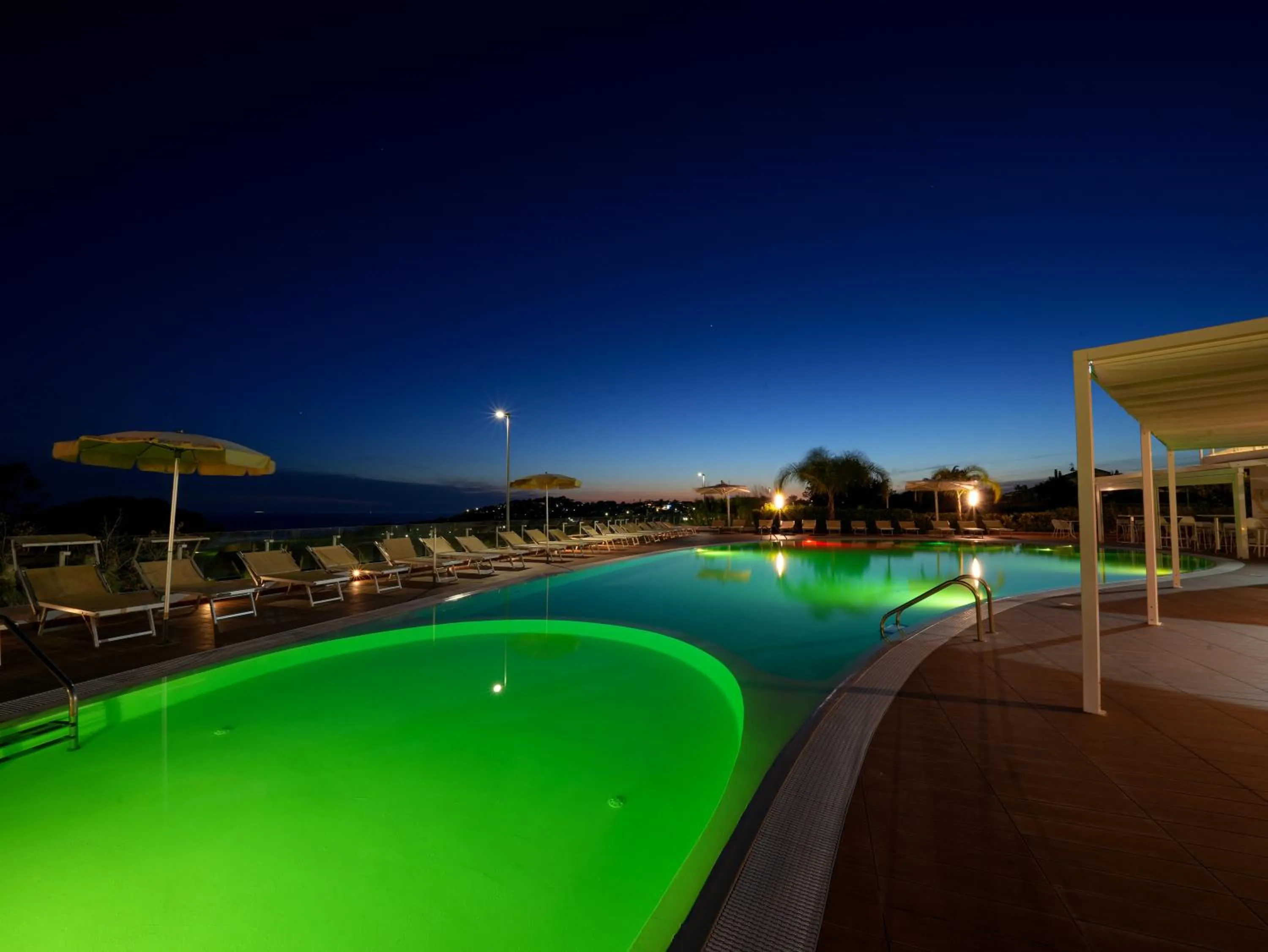 Swimming pool in LUZIA AGRIRESORT - Piscina Idromassaggio con Vista Mare Aperta fino alle ore 23-00