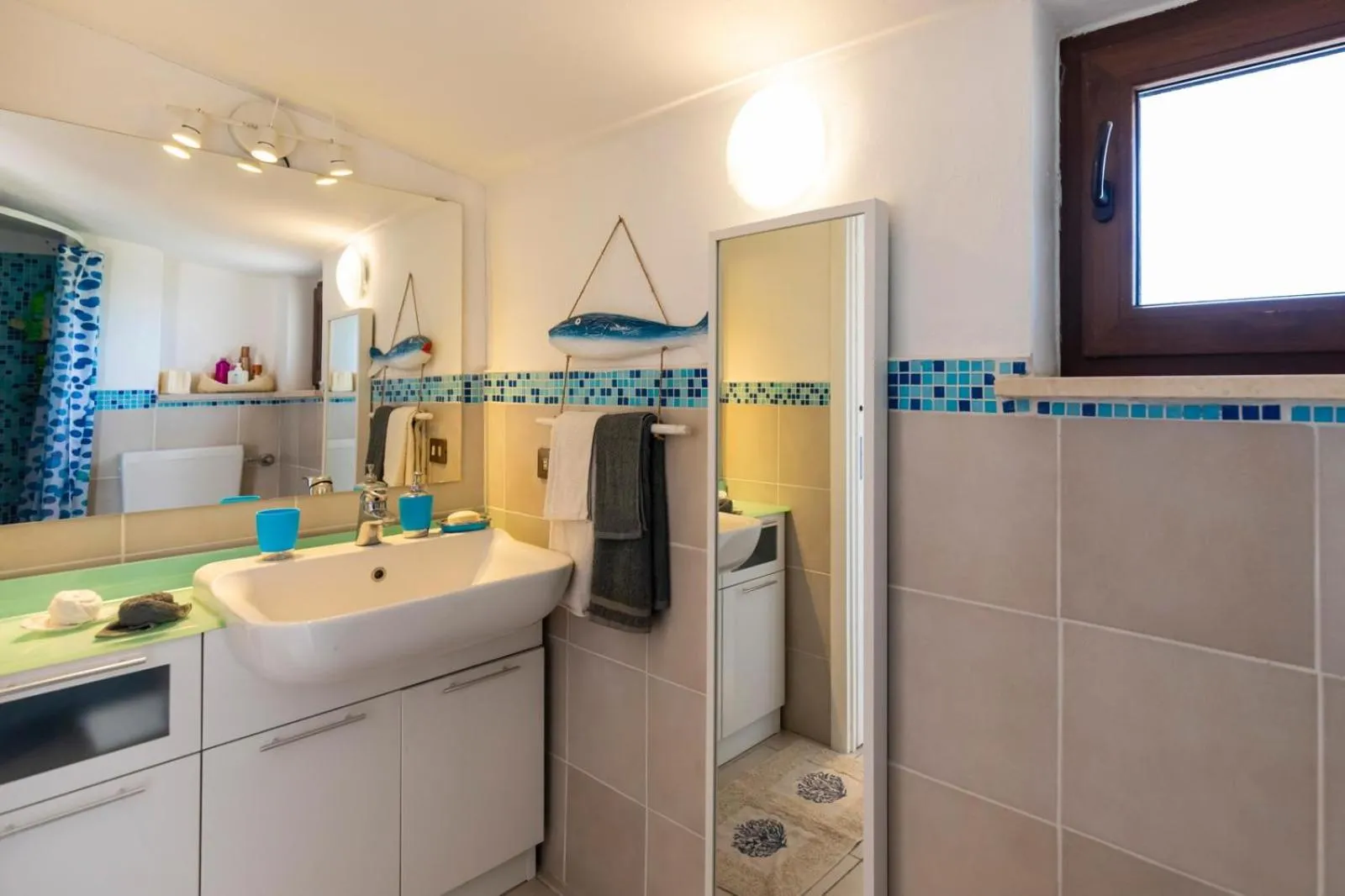 Shower in LUZIA AGRIRESORT - Piscina Idromassaggio con Vista Mare Aperta fino alle ore 23-00