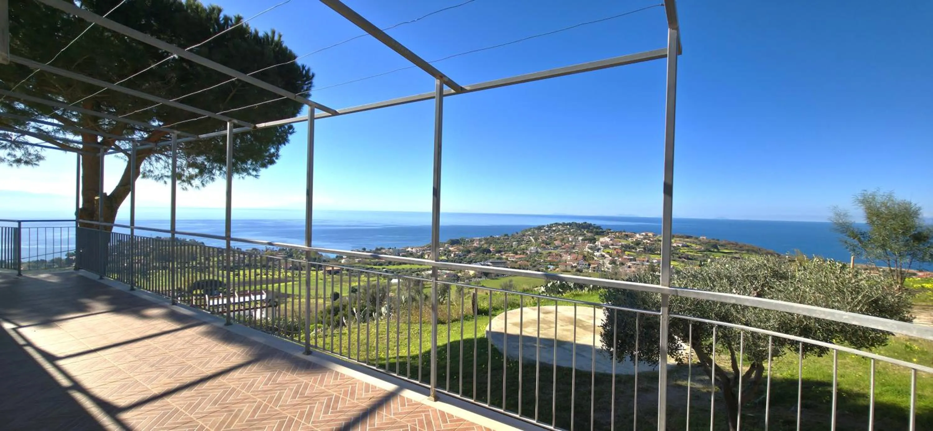 Day in LUZIA AGRIRESORT - Piscina Idromassaggio con Vista Mare Aperta fino alle ore 23-00