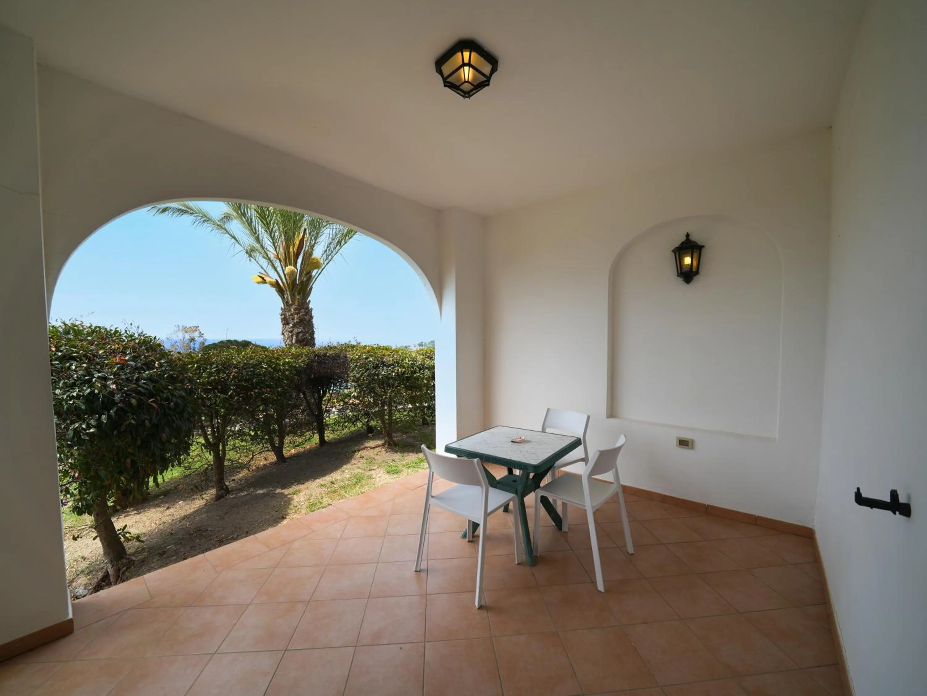 Balcony/Terrace in LUZIA AGRIRESORT - Piscina Idromassaggio con Vista Mare Aperta fino alle ore 23-00