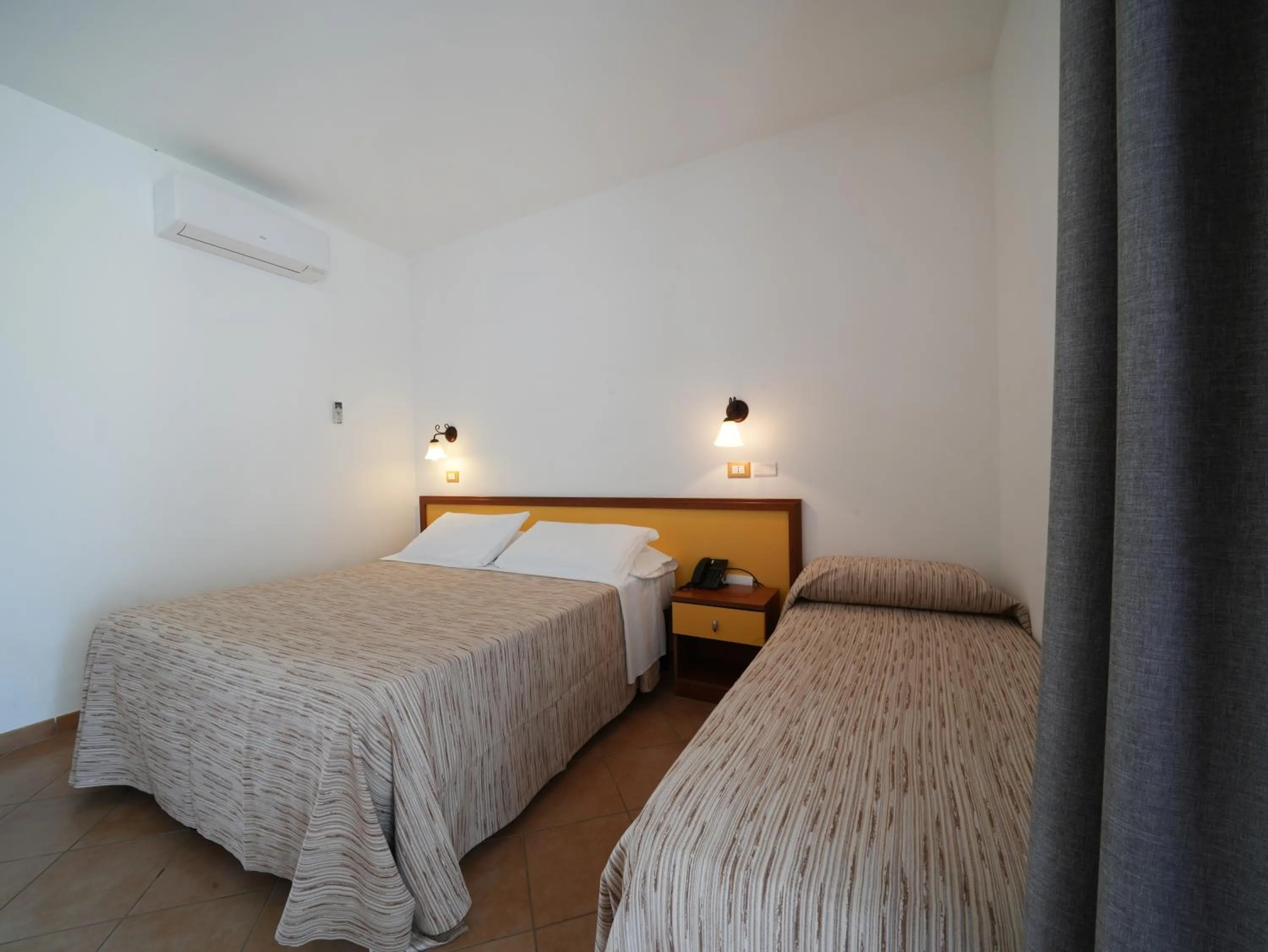 Bedroom, Bed in LUZIA AGRIRESORT - Piscina Idromassaggio con Vista Mare Aperta fino alle ore 23-00