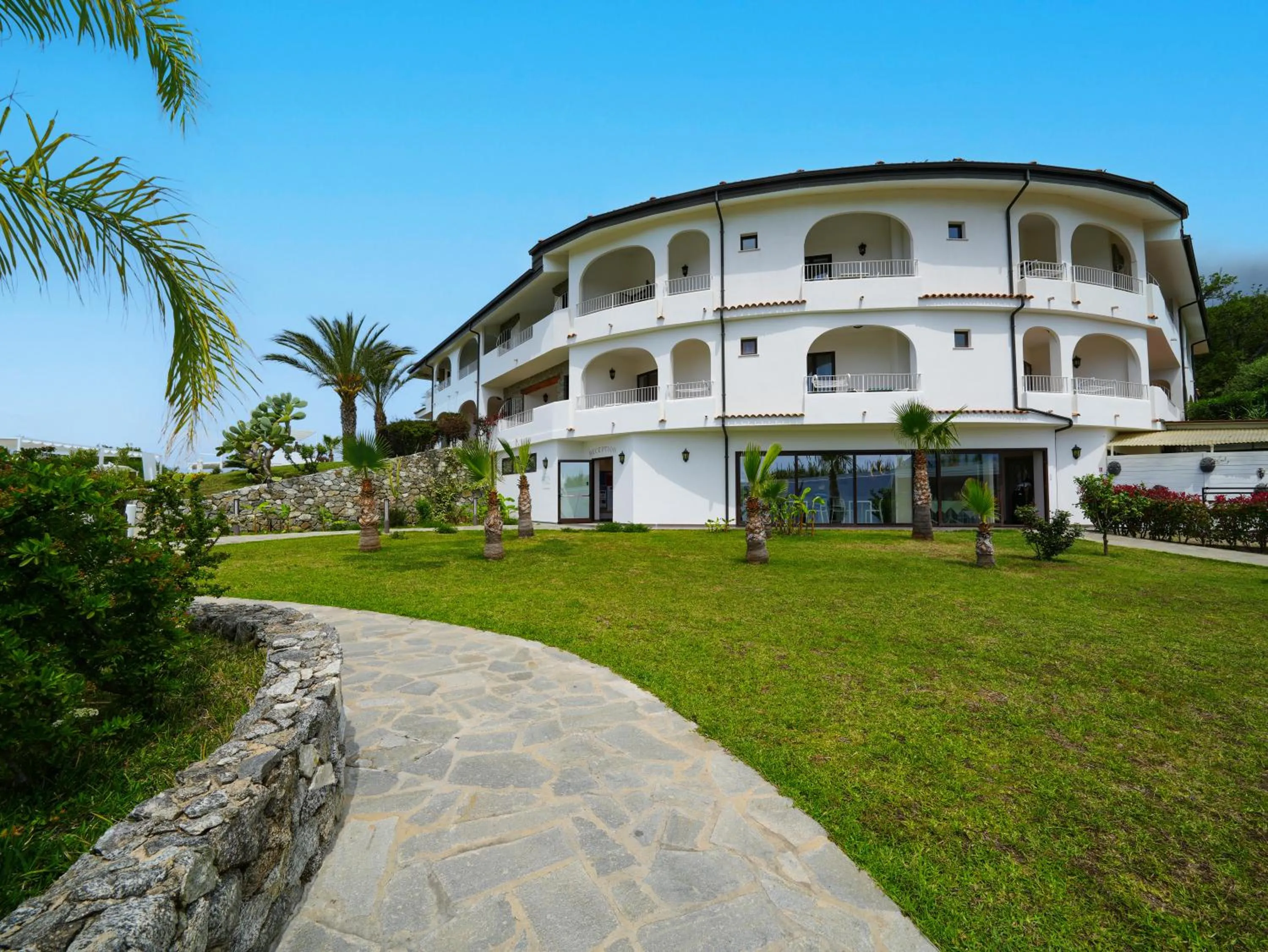 Property building in LUZIA AGRIRESORT - Piscina Idromassaggio con Vista Mare Aperta fino alle ore 23-00