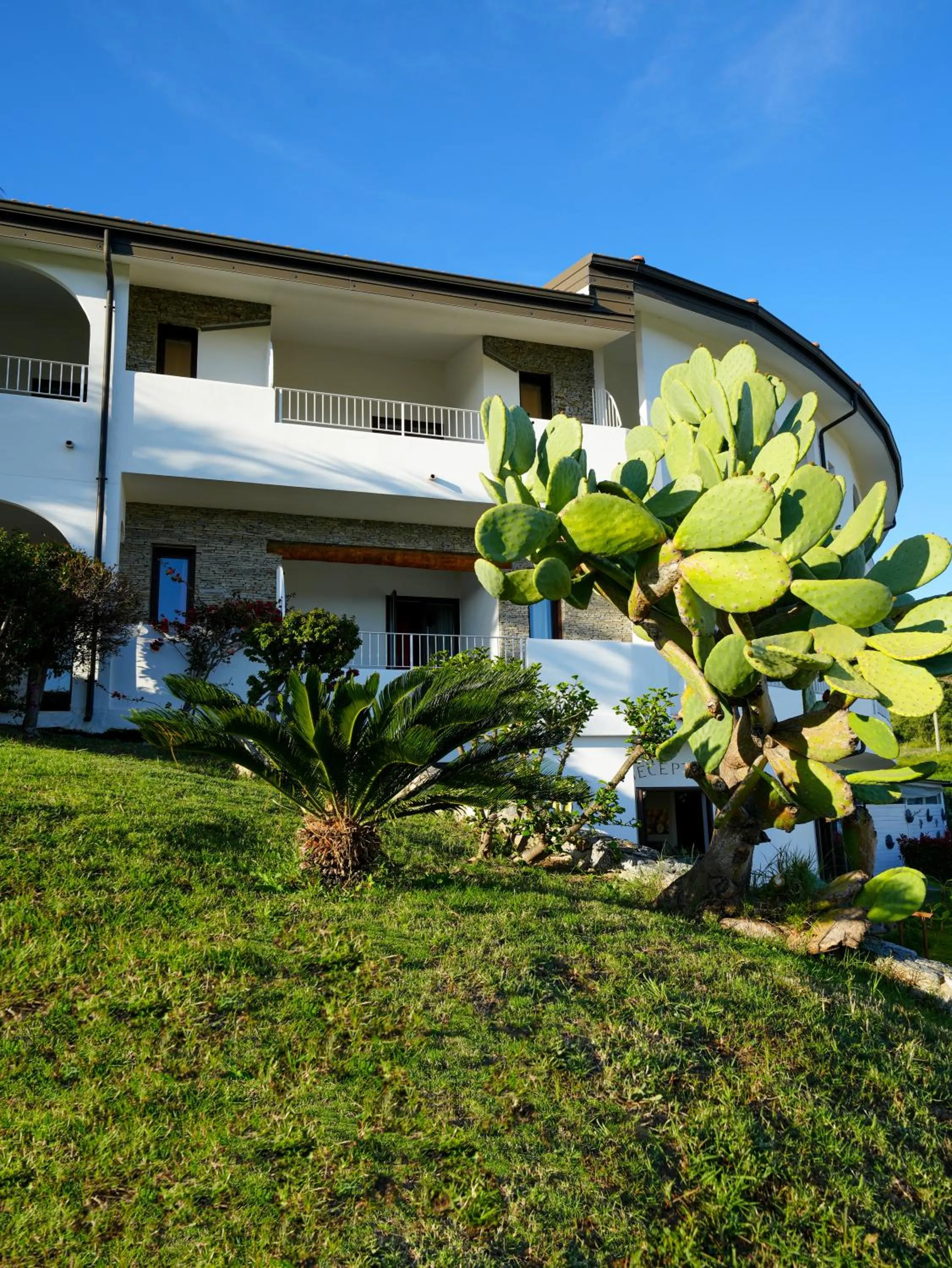 Property building in LUZIA AGRIRESORT - Piscina Idromassaggio con Vista Mare Aperta fino alle ore 23-00