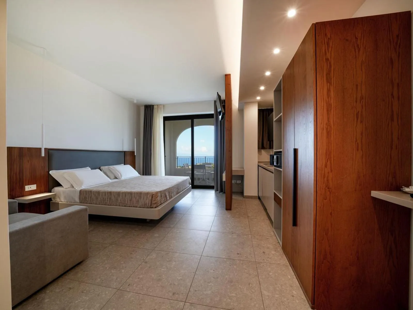 Bed in LUZIA AGRIRESORT - Piscina Idromassaggio con Vista Mare Aperta fino alle ore 23-00