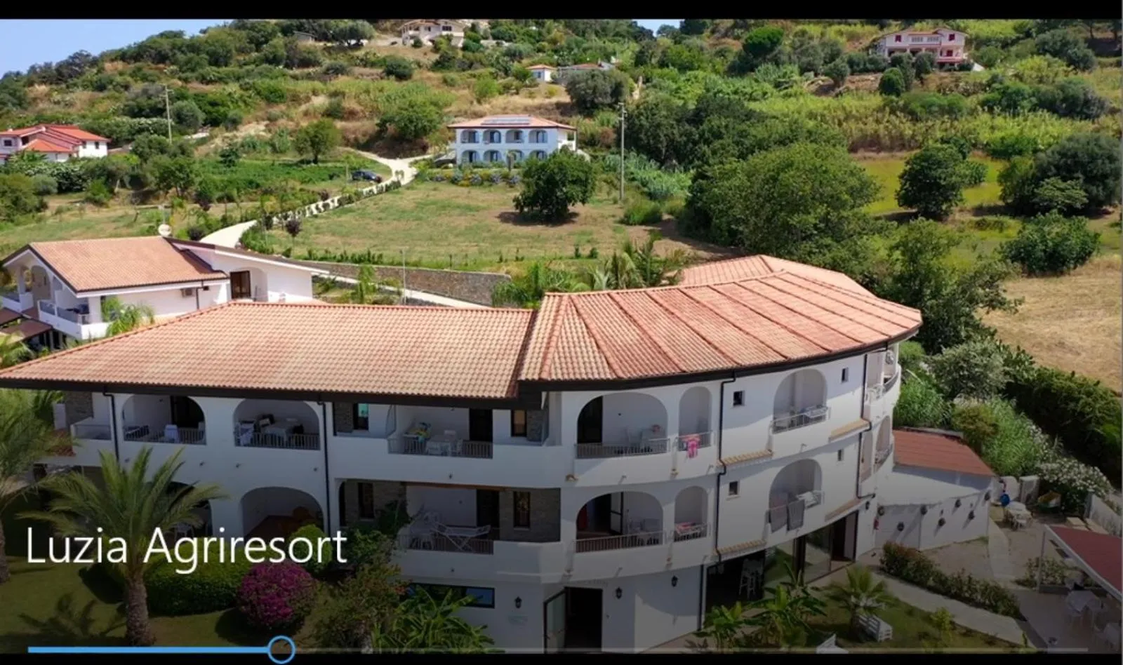 Property building in LUZIA AGRIRESORT - Piscina Idromassaggio con Vista Mare Aperta fino alle ore 23-00