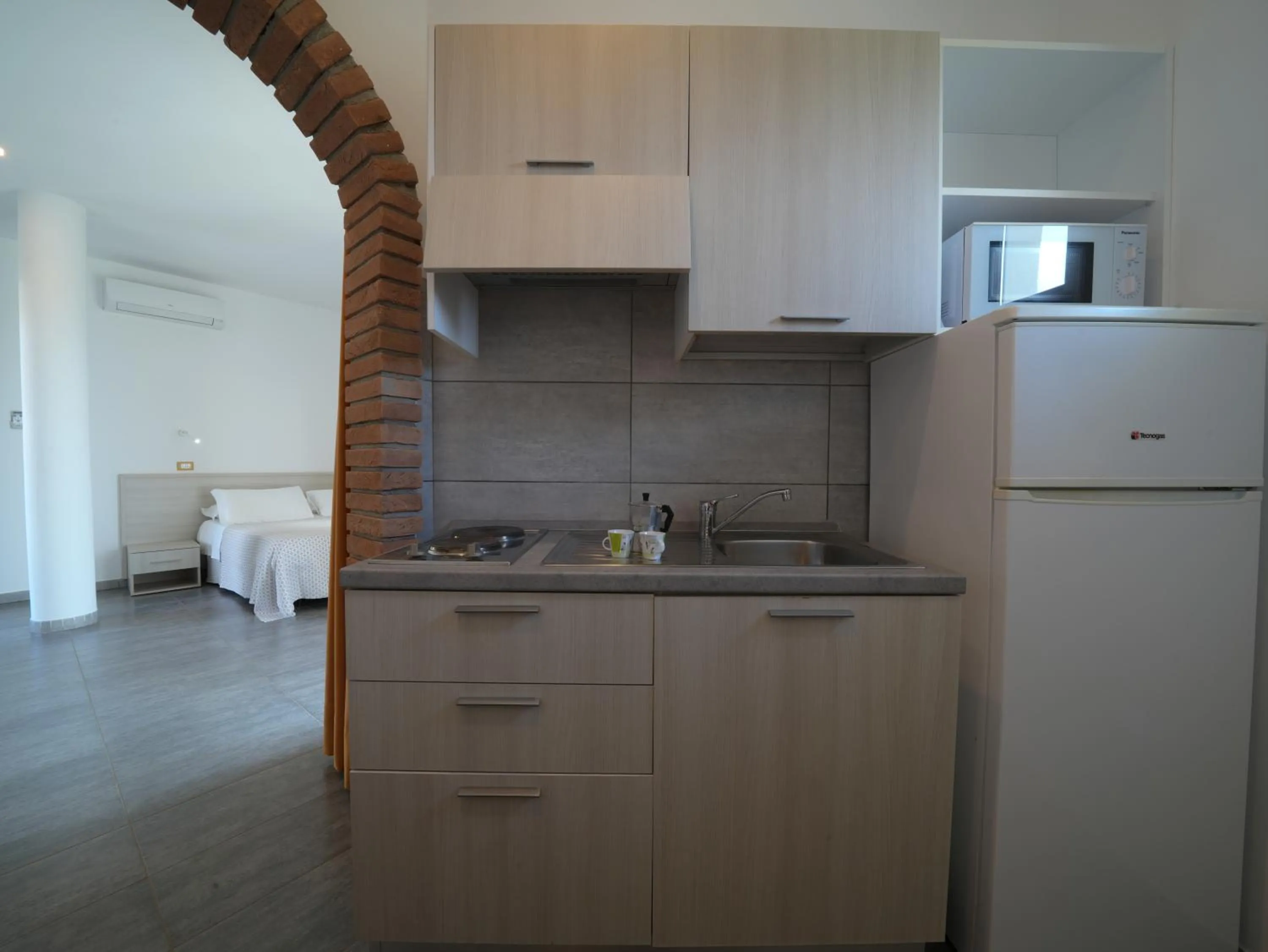 Kitchen or kitchenette in LUZIA AGRIRESORT - Piscina Idromassaggio con Vista Mare Aperta fino alle ore 23-00