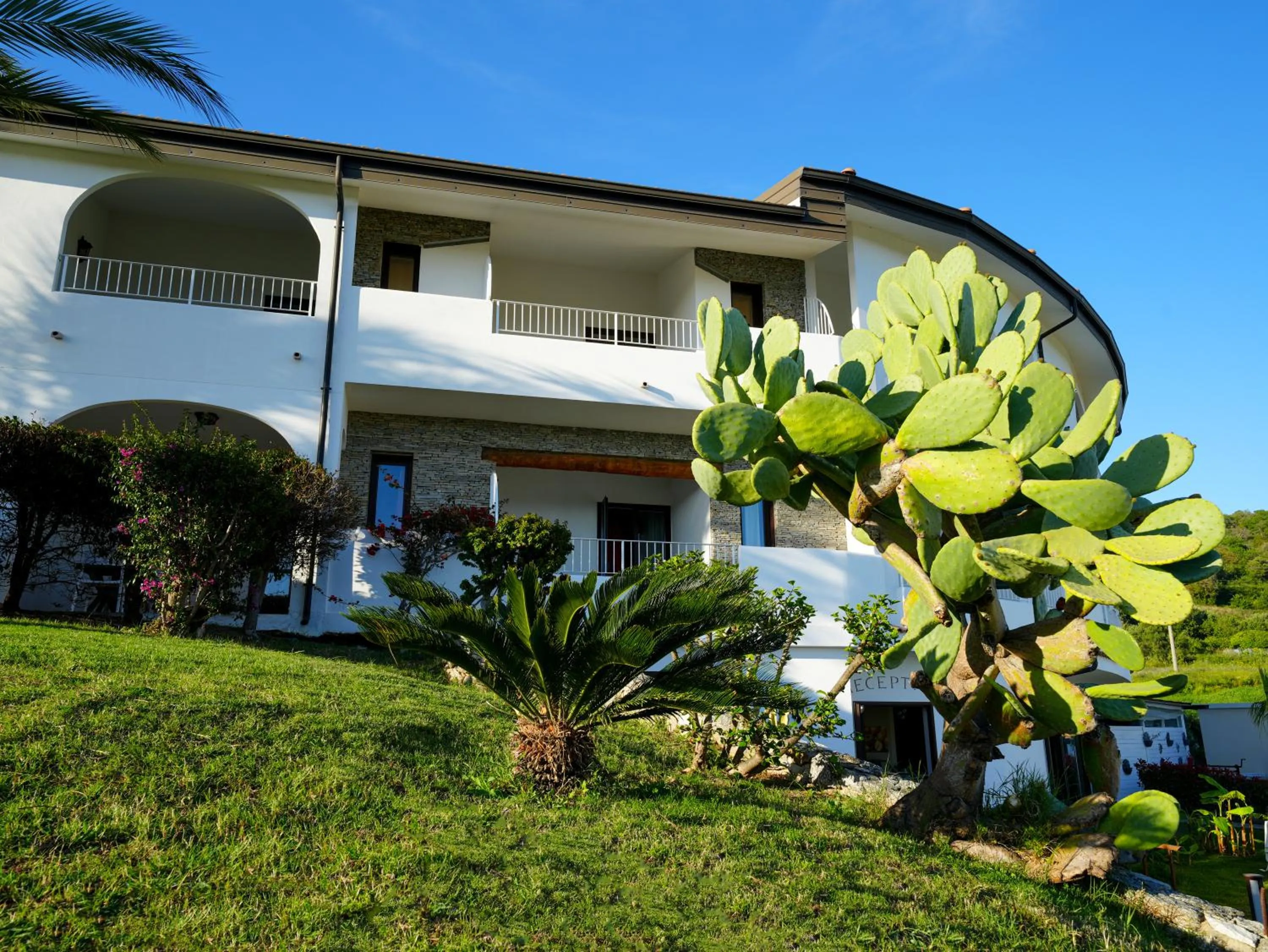 Property building in LUZIA AGRIRESORT - Piscina Idromassaggio con Vista Mare Aperta fino alle ore 23-00