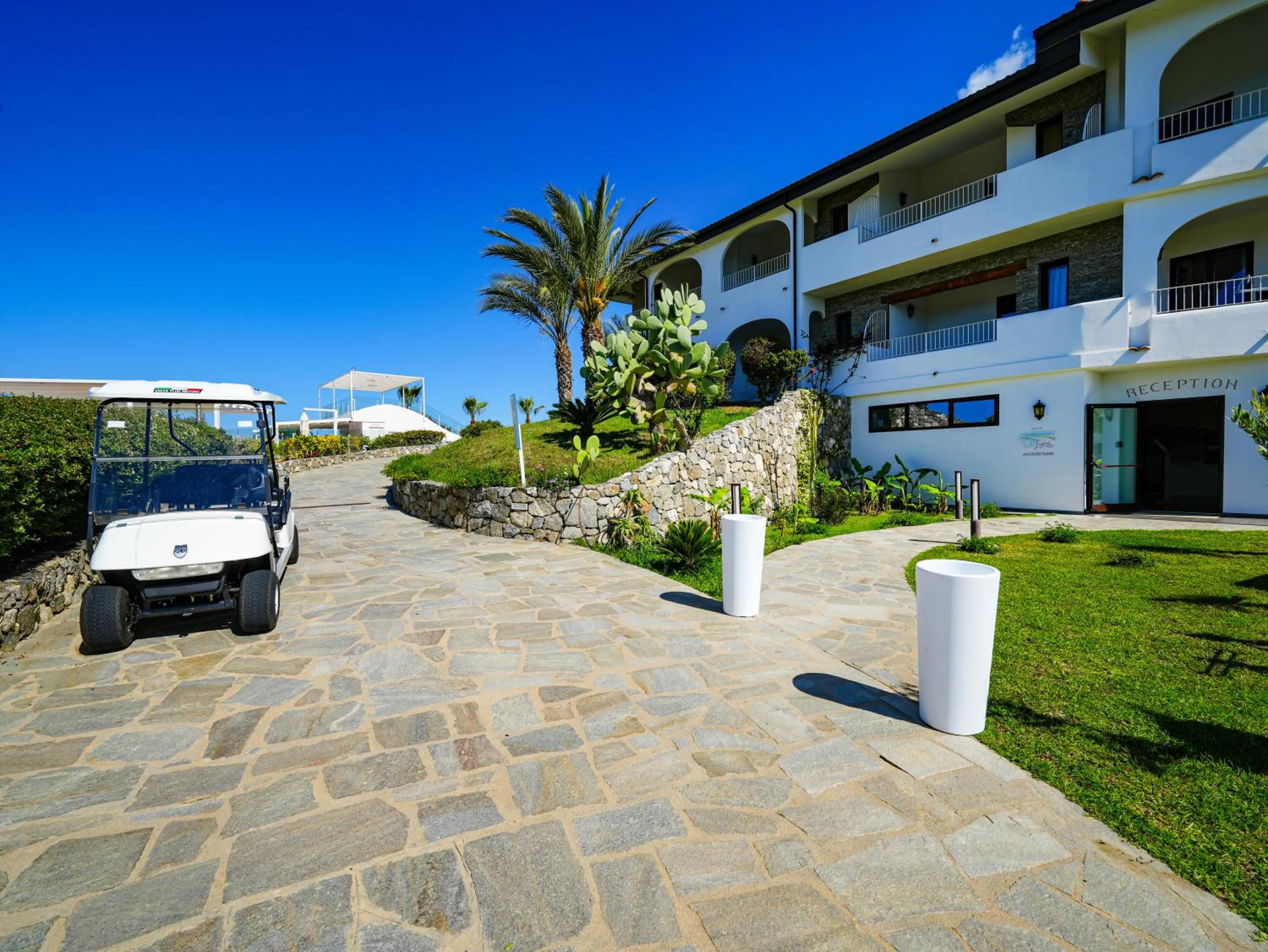 Property building in LUZIA AGRIRESORT - Piscina Idromassaggio con Vista Mare Aperta fino alle ore 23-00