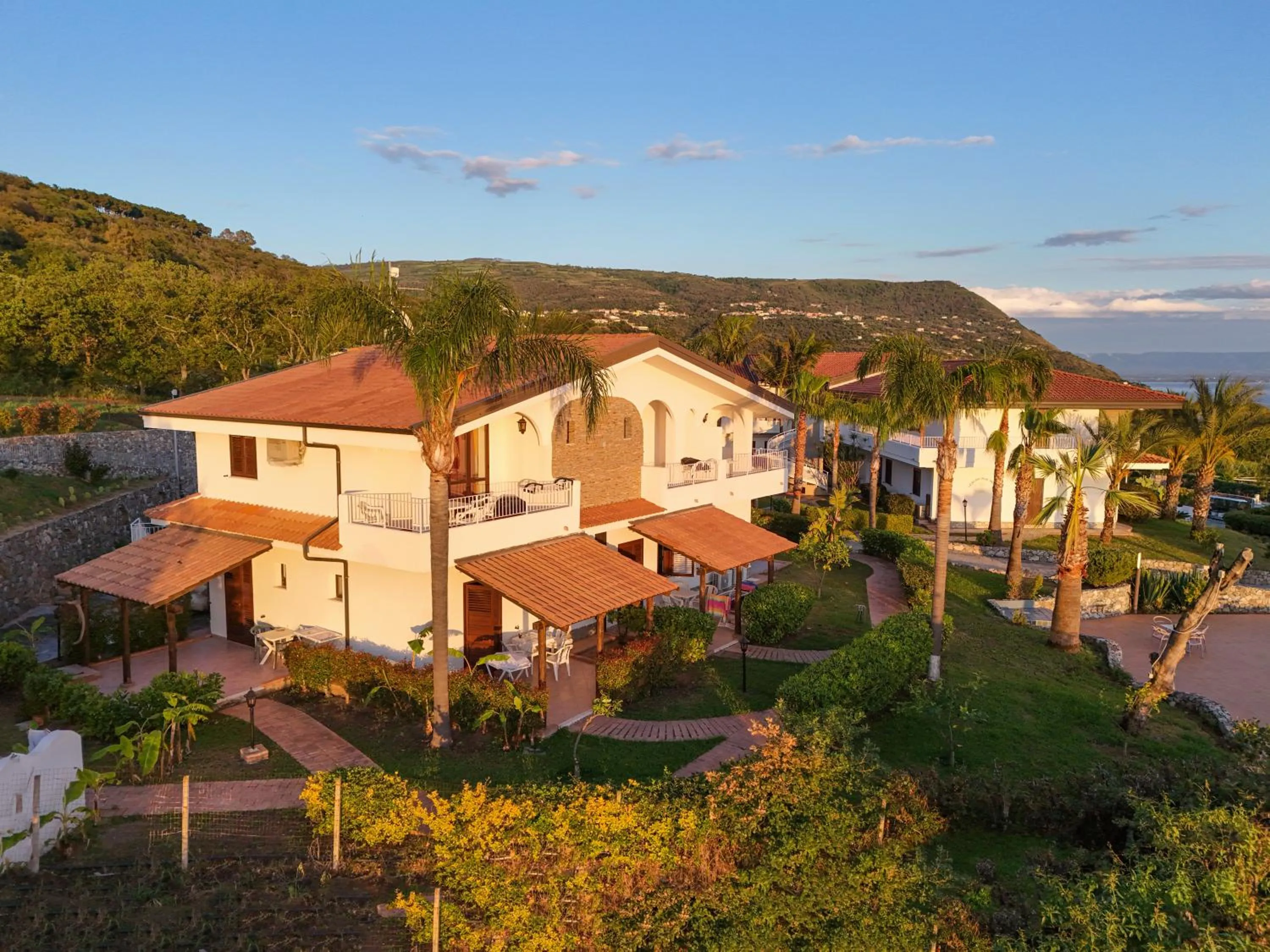 Property building in LUZIA AGRIRESORT - Piscina Idromassaggio con Vista Mare Aperta fino alle ore 23-00