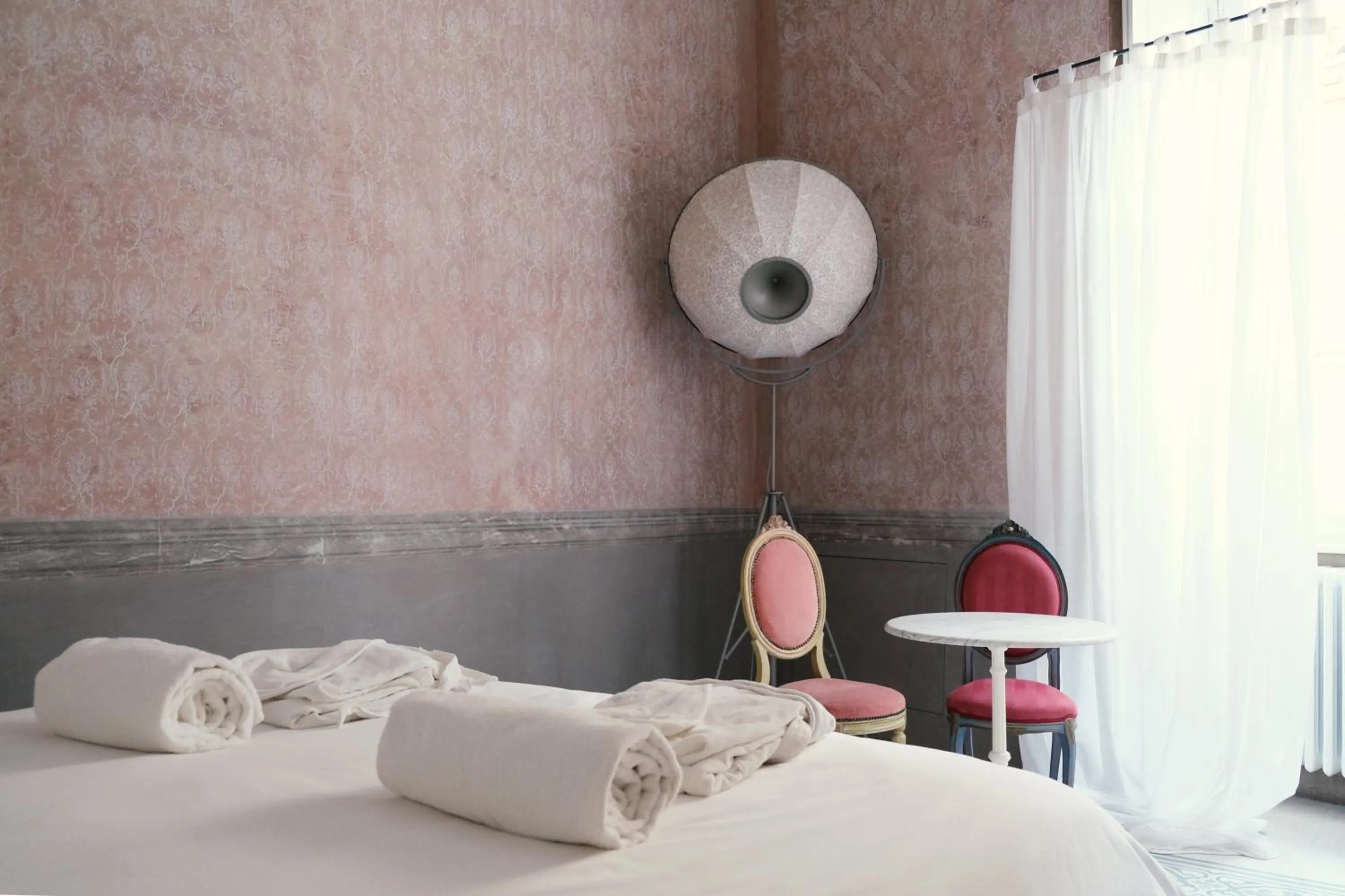 Photo of the whole room, Bed in Palazzo Albricci Peregrini