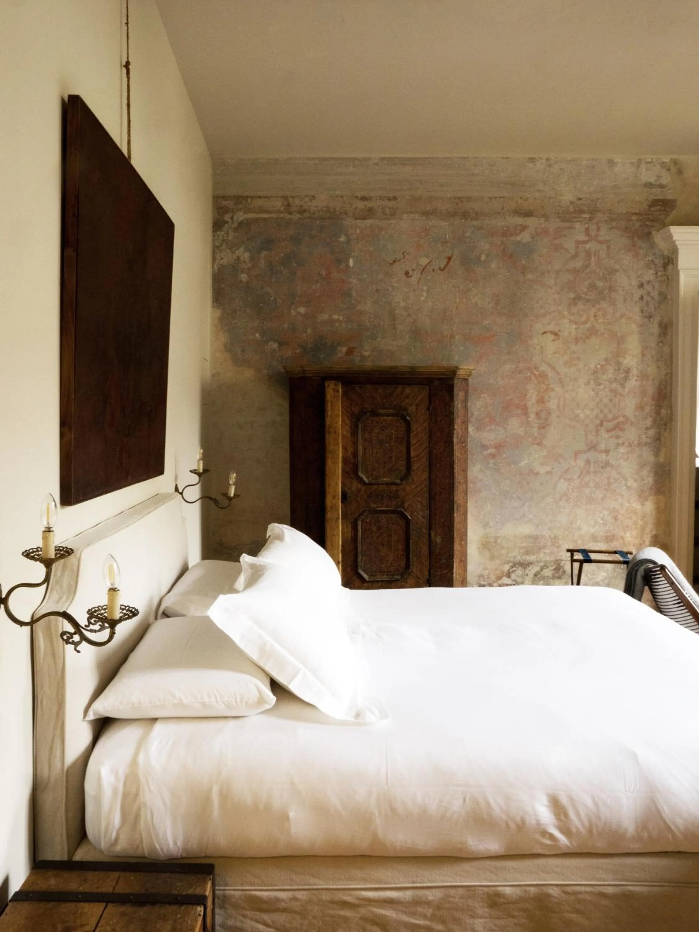 Photo of the whole room, Bed in Palazzo Albricci Peregrini