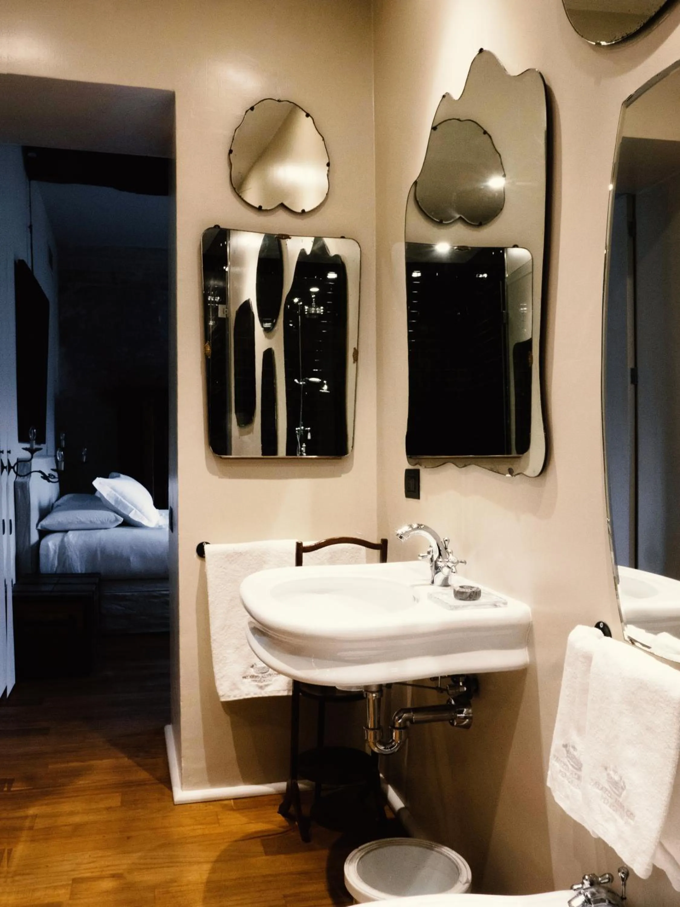 Bathroom in Palazzo Albricci Peregrini