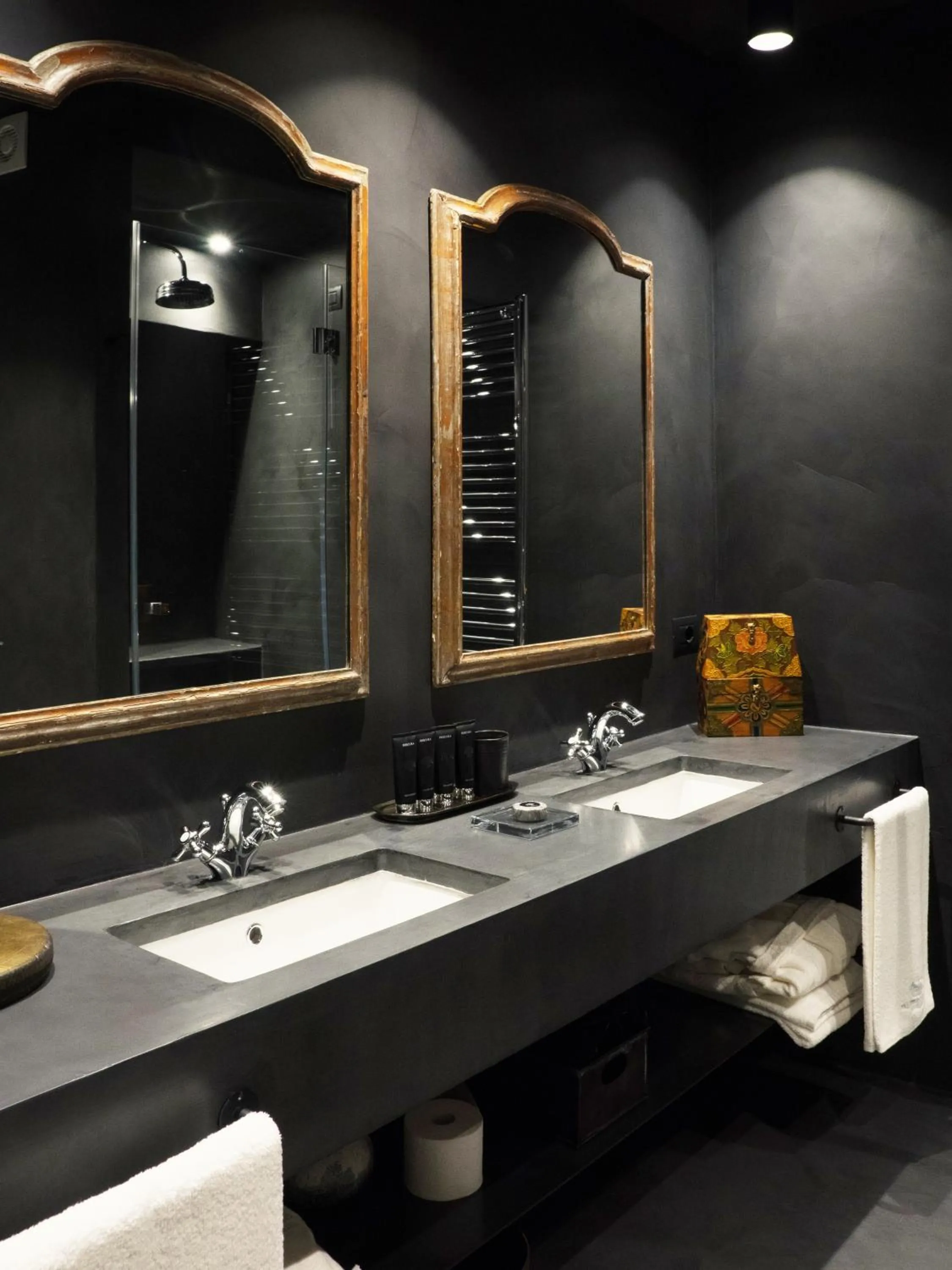 Bathroom in Palazzo Albricci Peregrini