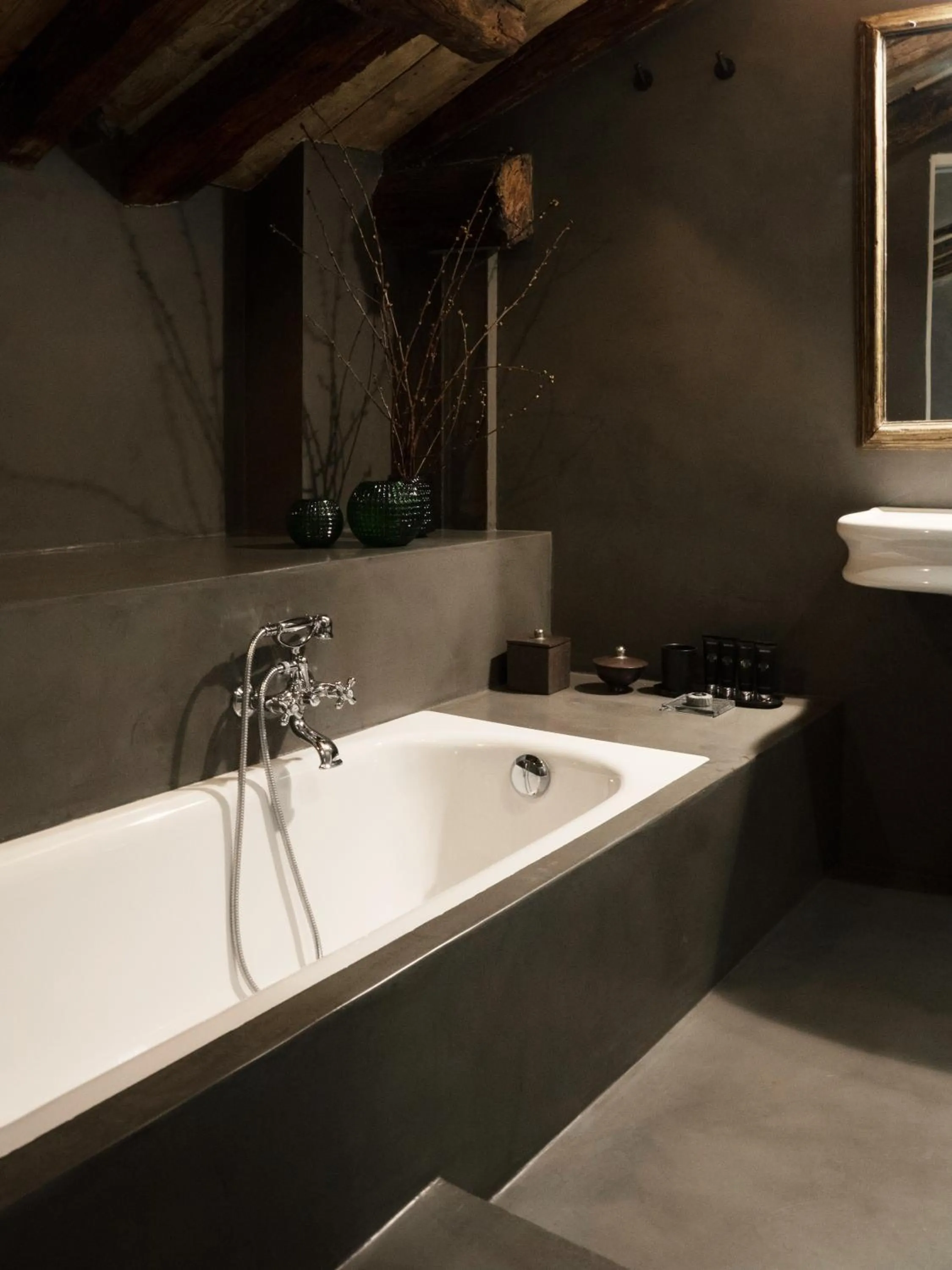 Bathroom in Palazzo Albricci Peregrini