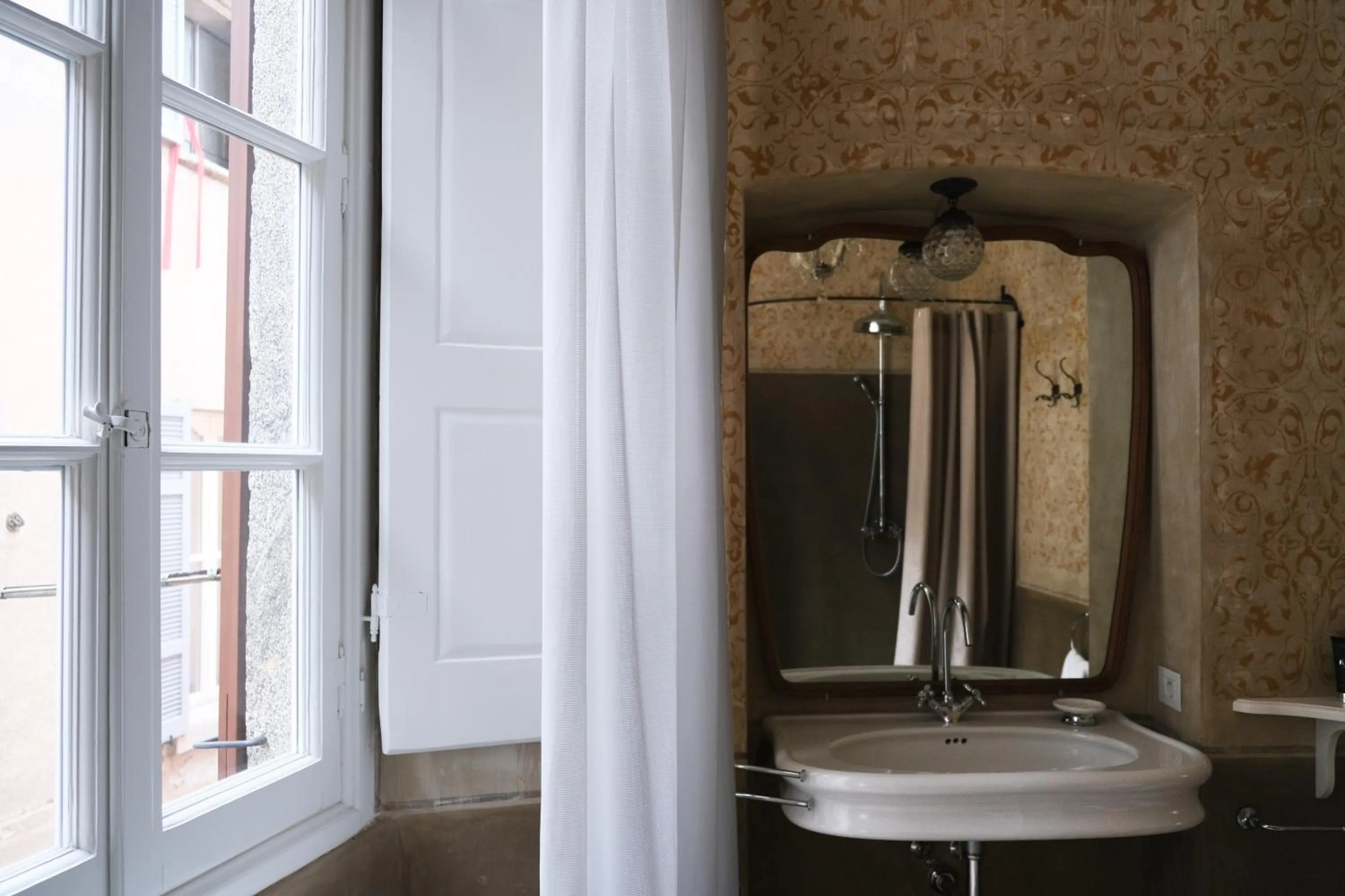 Bathroom in Palazzo Albricci Peregrini