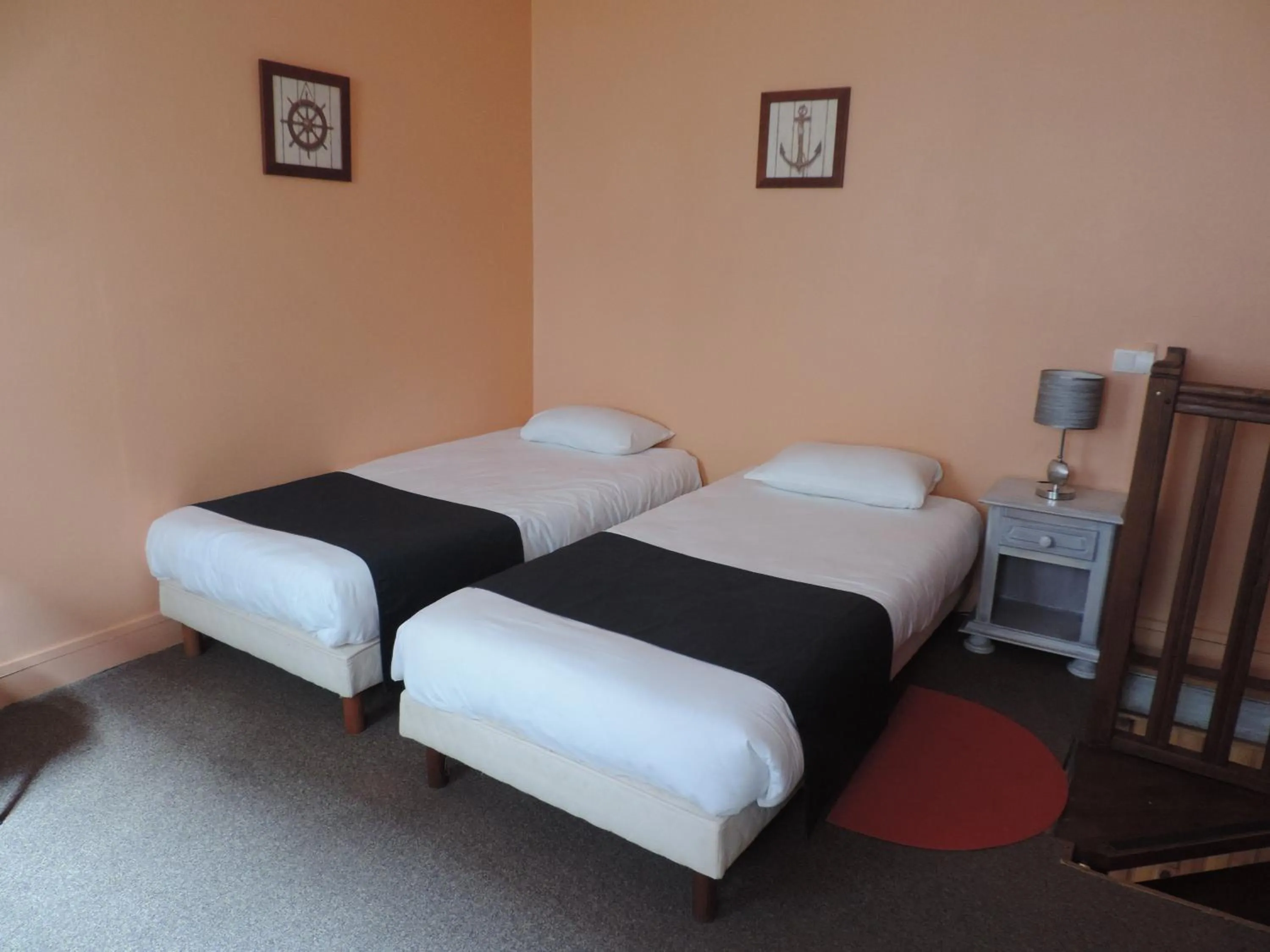 Photo of the whole room, Bed in Hôtel Le Chantilly Deauville