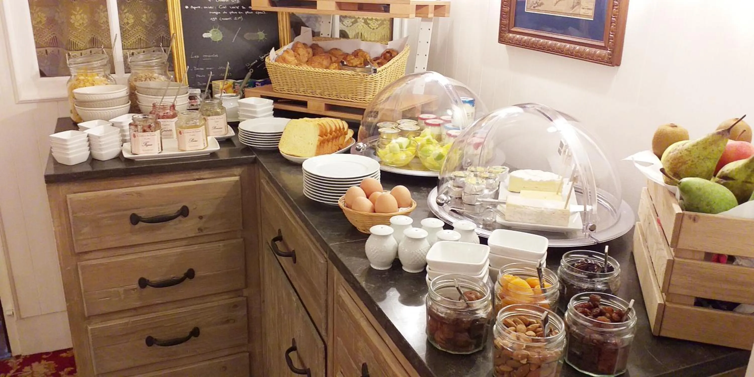 Buffet breakfast in Hôtel Le Chantilly Deauville