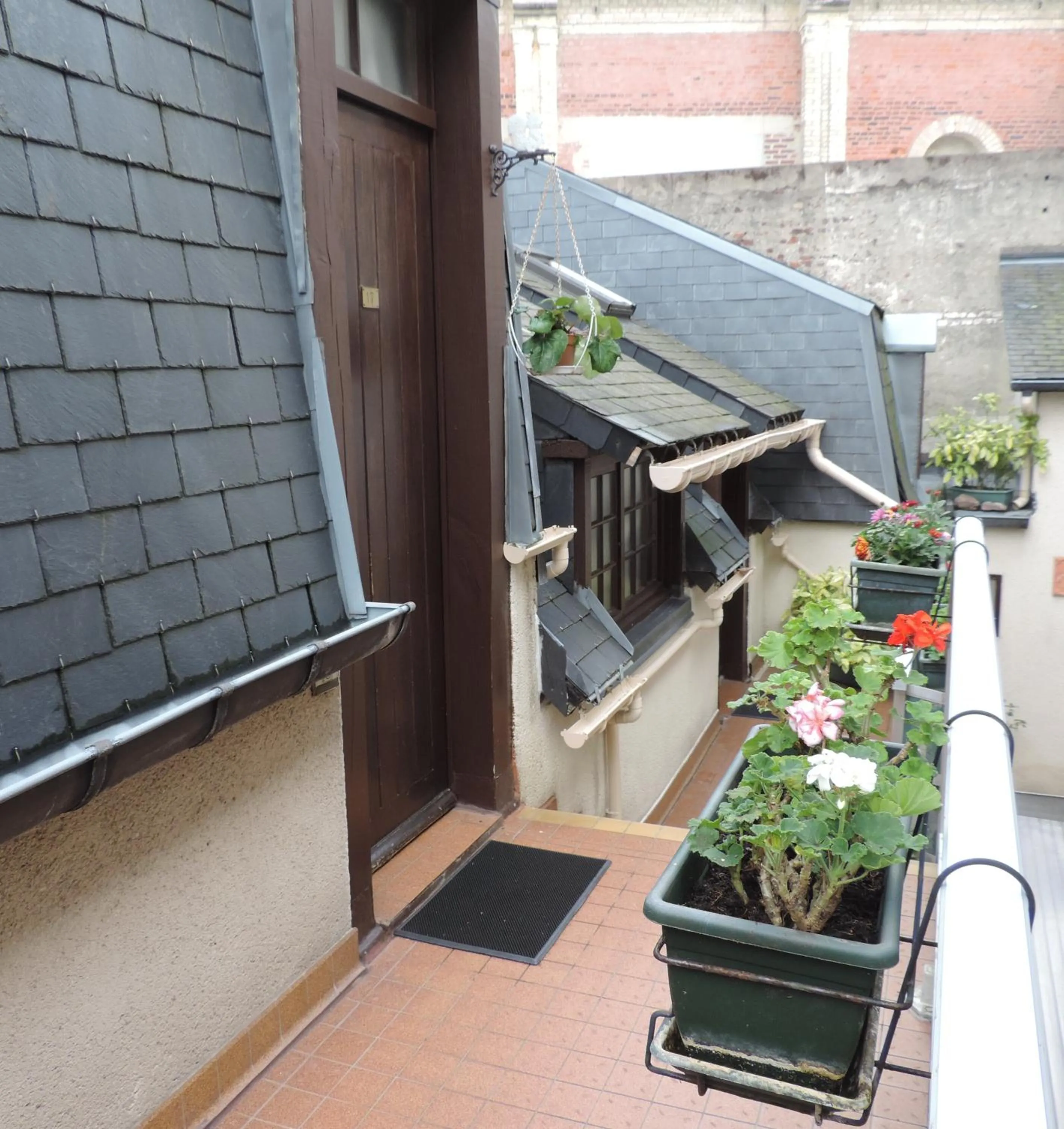 Patio in Hôtel Le Chantilly Deauville