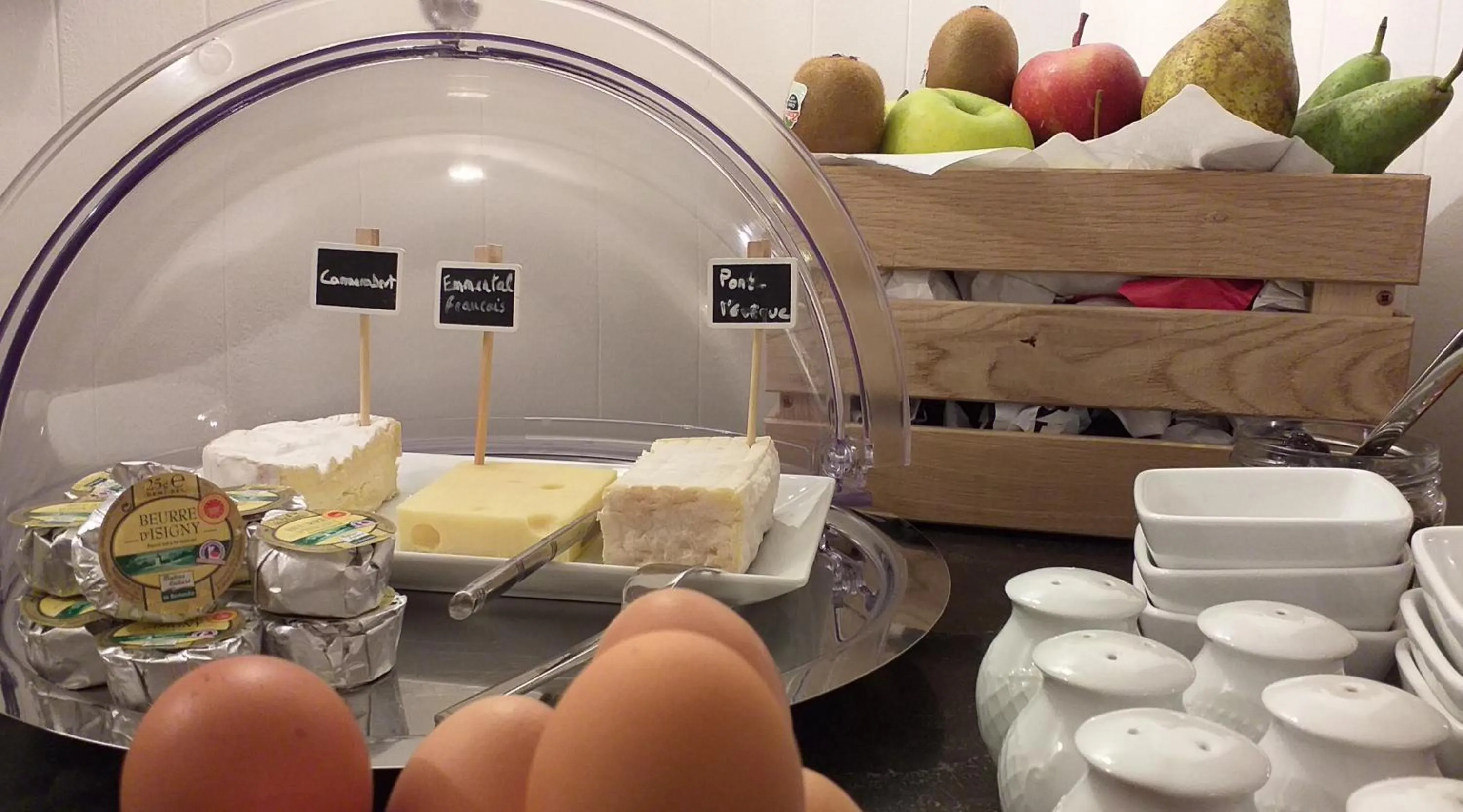 Buffet breakfast in Hôtel Le Chantilly Deauville