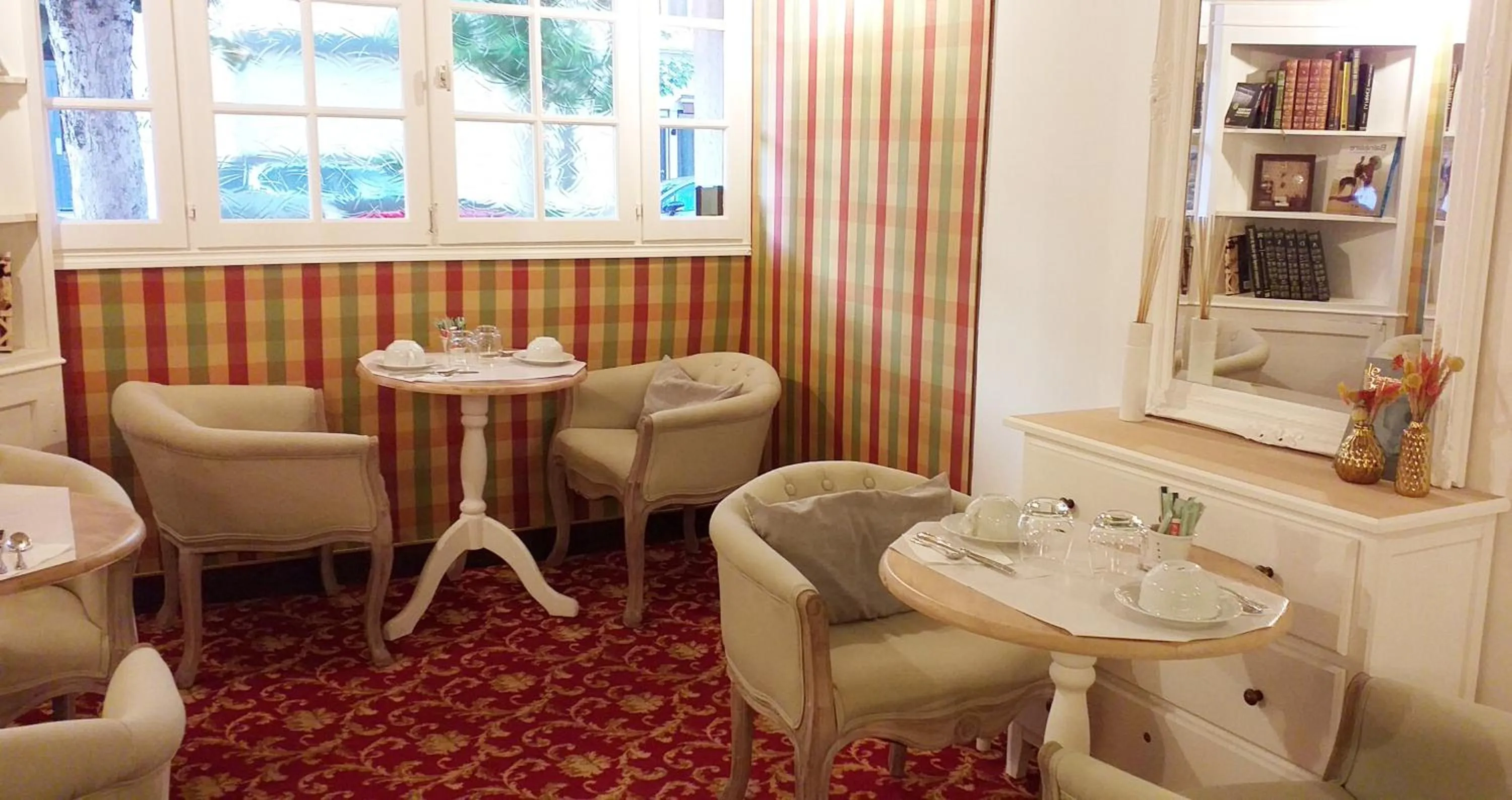 Buffet breakfast in Hôtel Le Chantilly Deauville