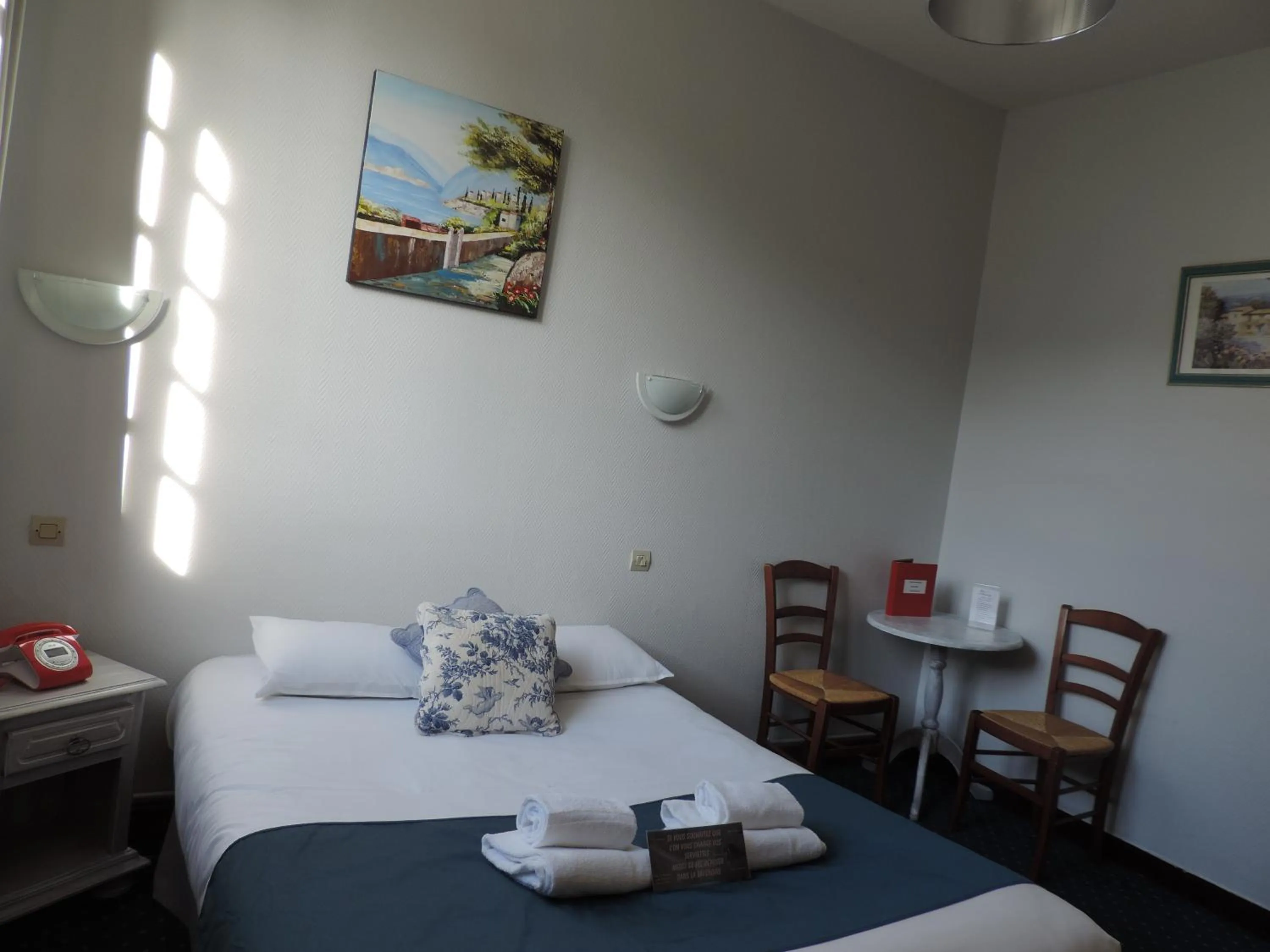 Bed in Hôtel Le Chantilly Deauville