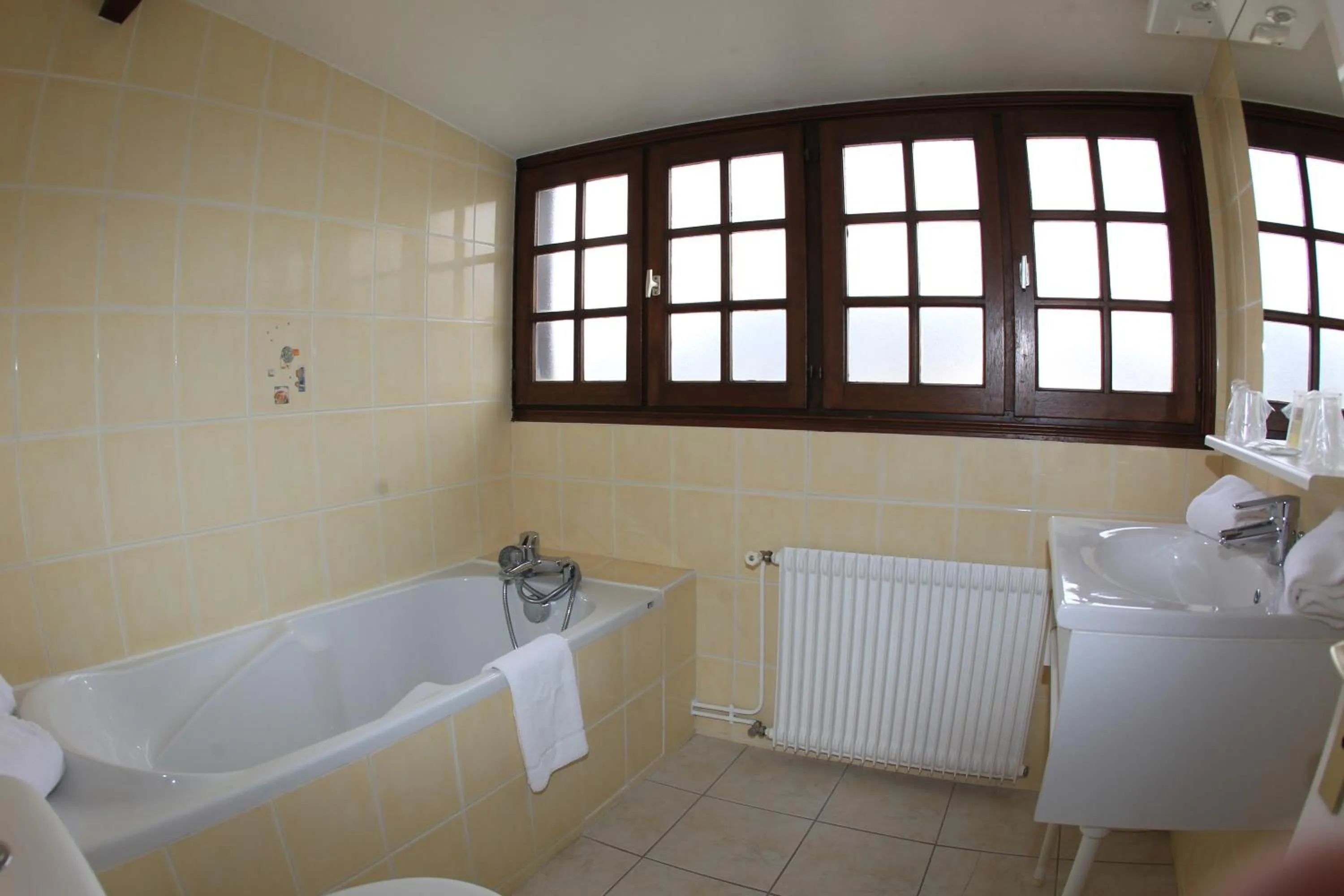 Bathroom in Hôtel Le Chantilly Deauville