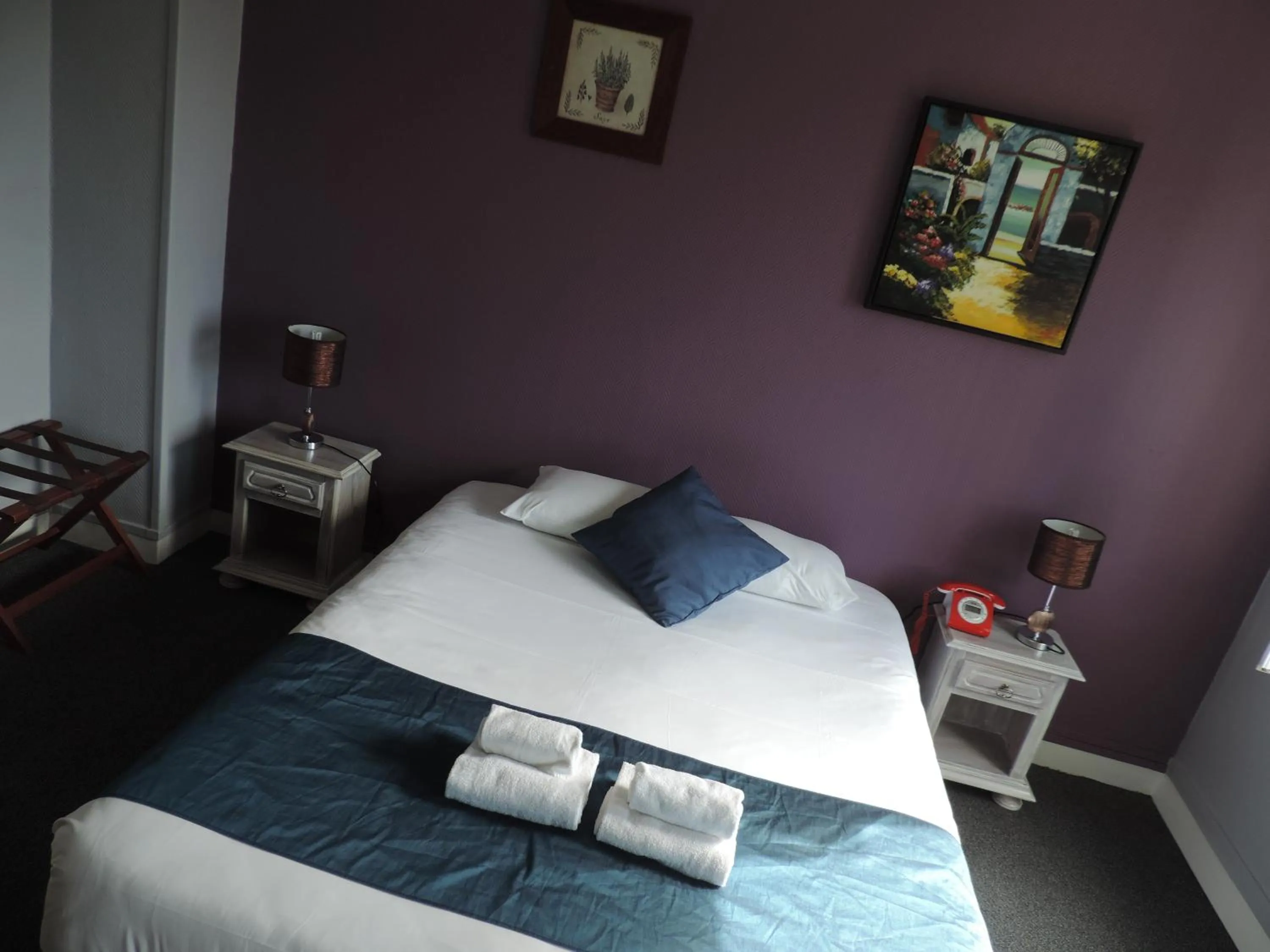 Photo of the whole room, Bed in Hôtel Le Chantilly Deauville