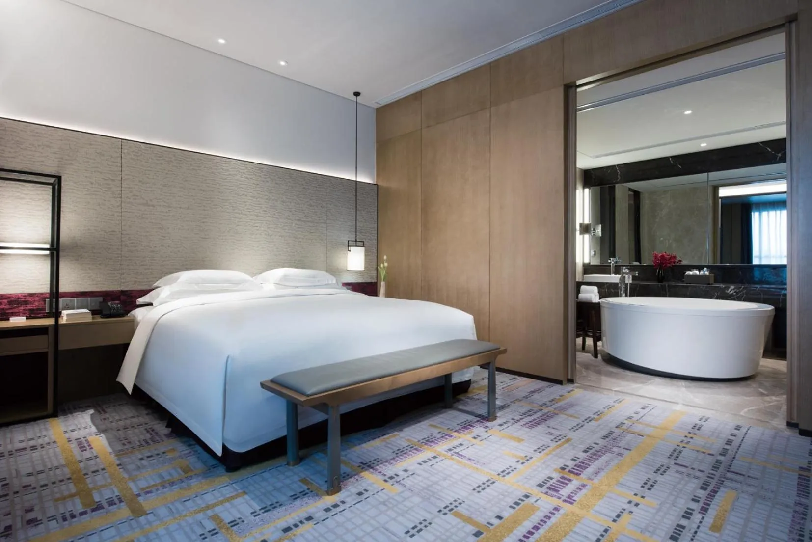 Bed in Crowne Plaza Baoji City Center by IHG