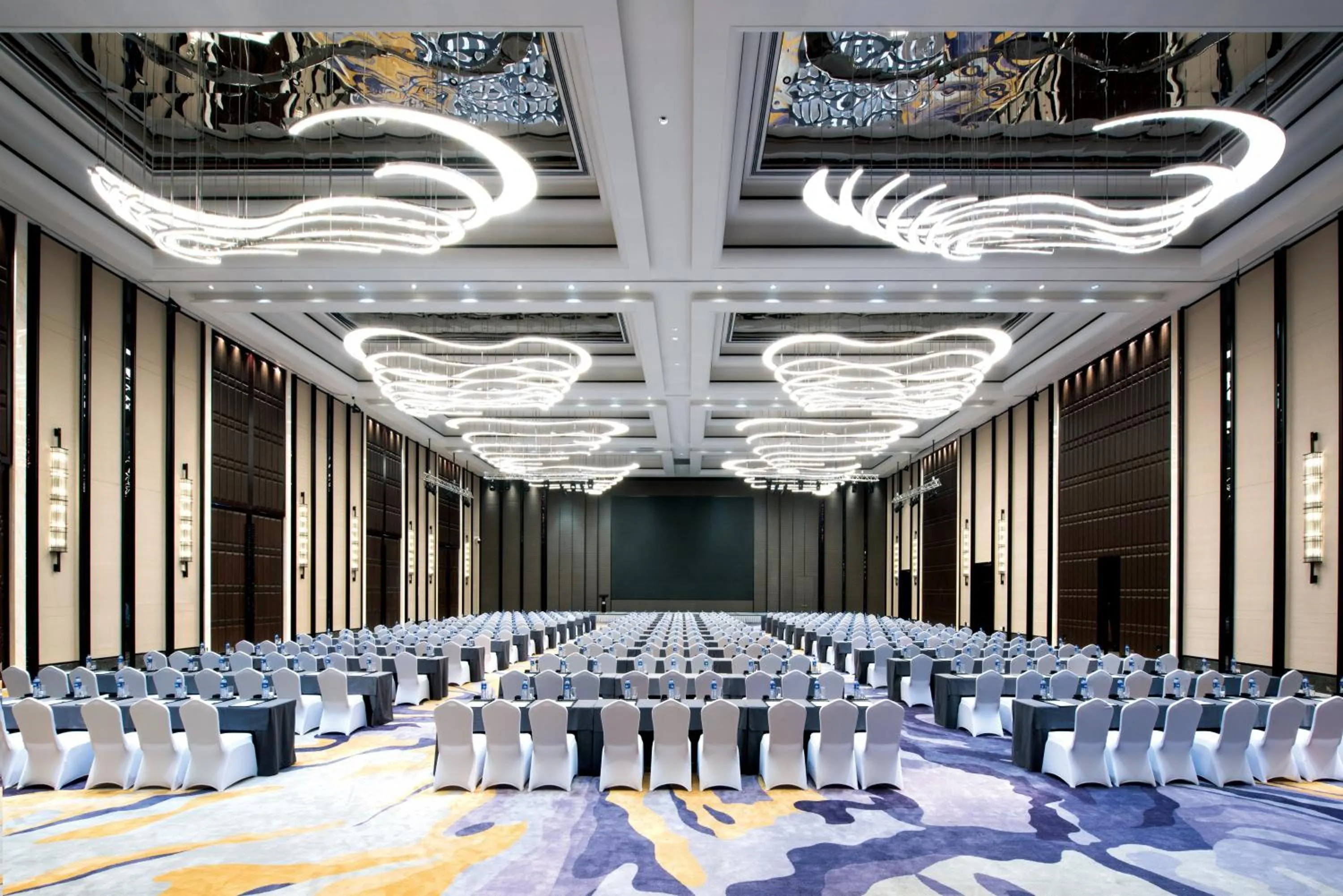 Meeting/conference room in Crowne Plaza Baoji City Center by IHG