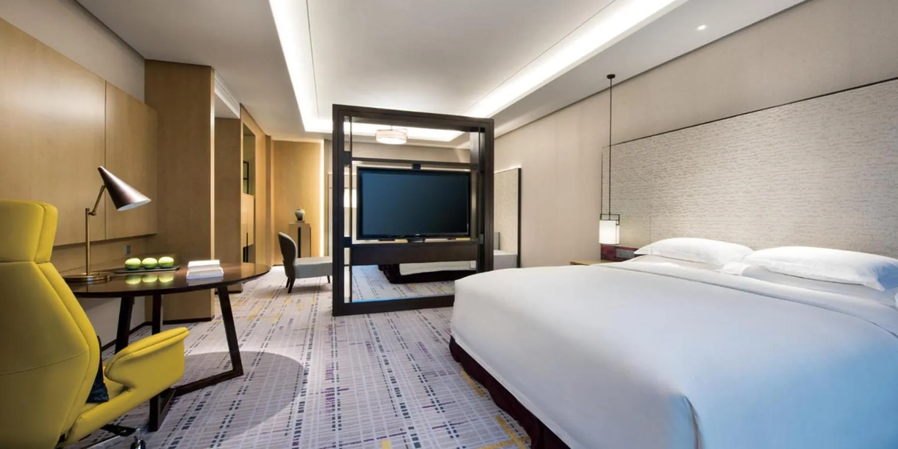 Photo of the whole room, Bed in Crowne Plaza Baoji City Center by IHG