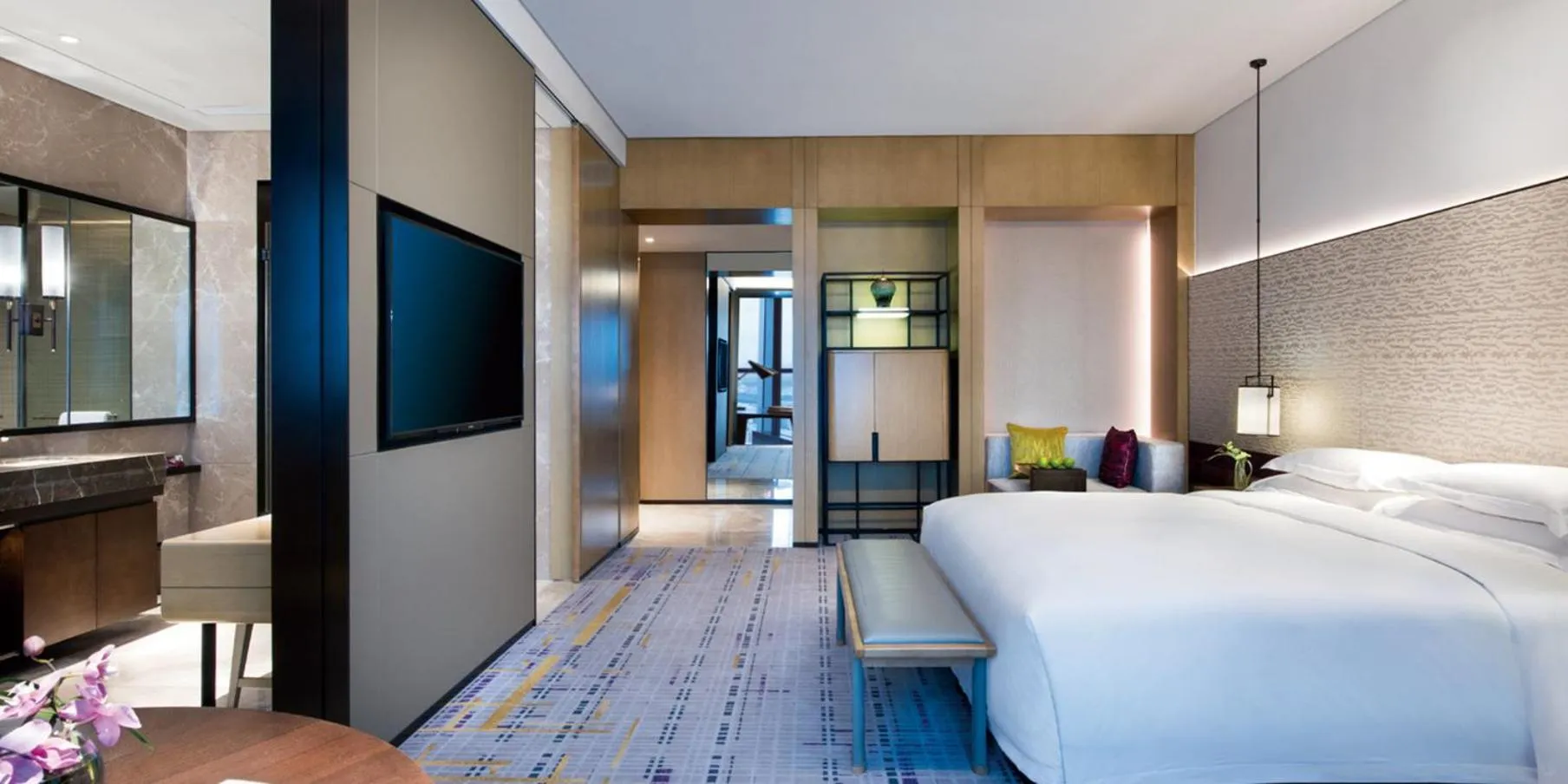 Photo of the whole room, Bed in Crowne Plaza Baoji City Center by IHG