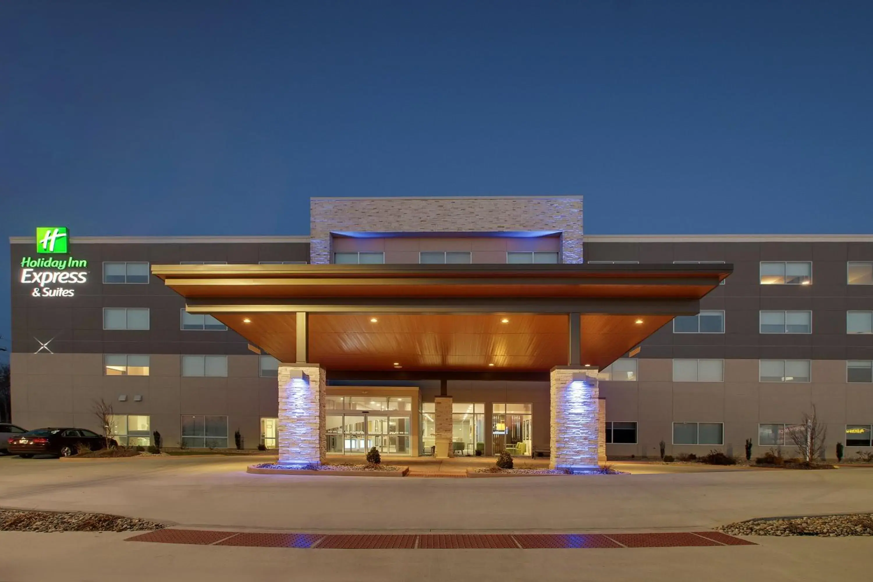 Property building in Holiday Inn Express & Suites - Mount Vernon by IHG Property building in Holiday Inn Express & Suites - Mount Vernon by IHG