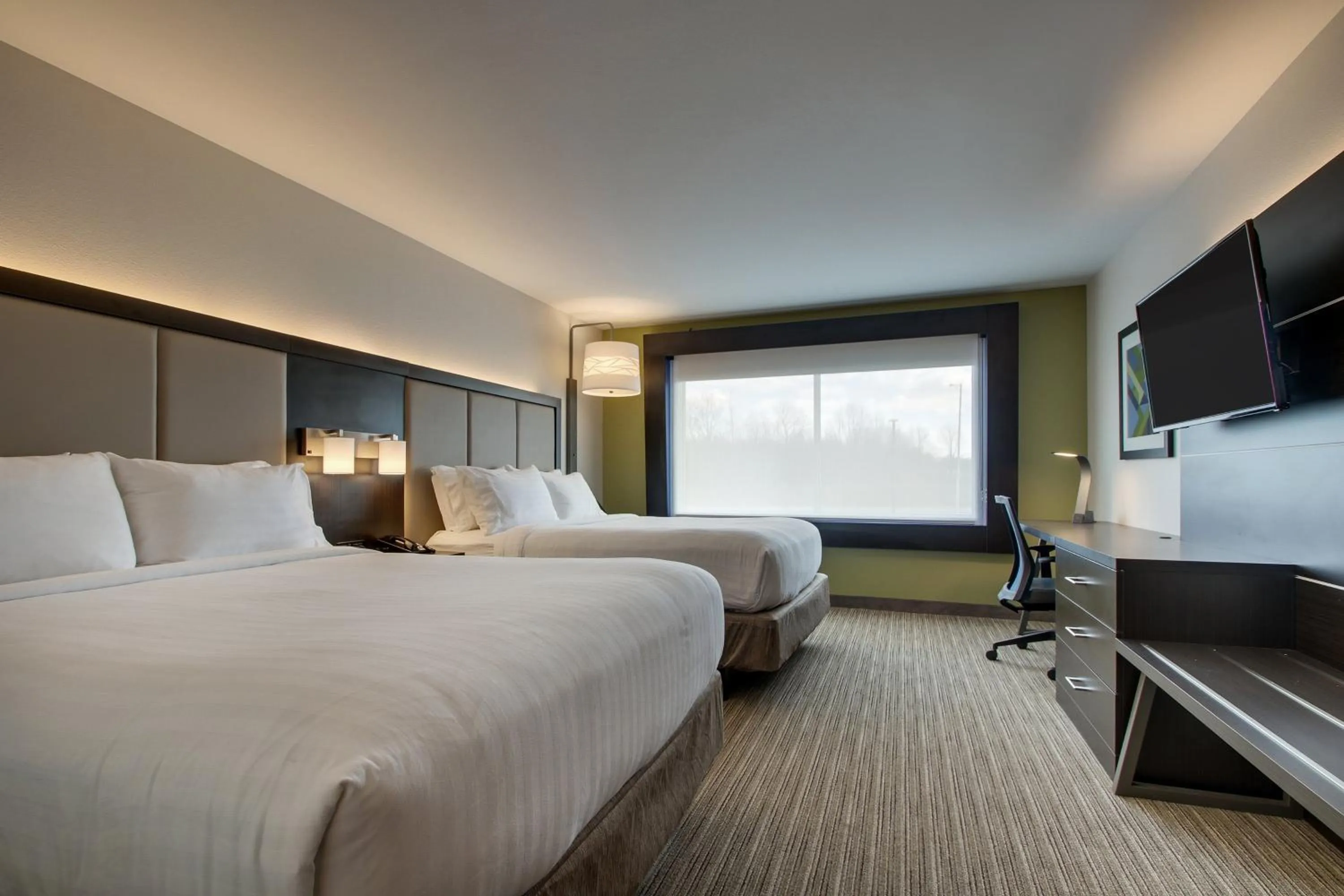 Photo of the whole room, Bed in Holiday Inn Express & Suites - Mount Vernon by IHG