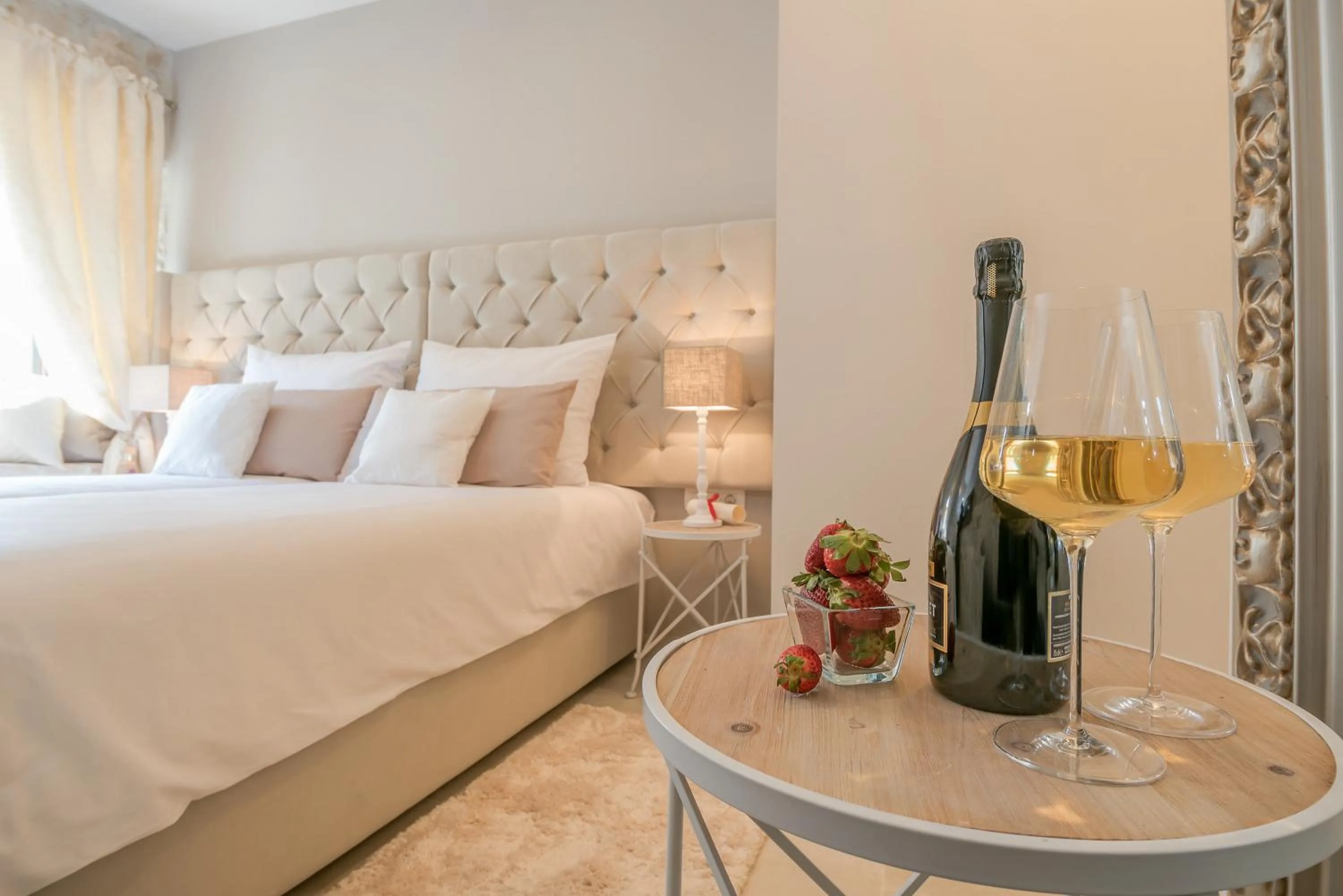 Bedroom, Bed in Jupiter Lux Rooms