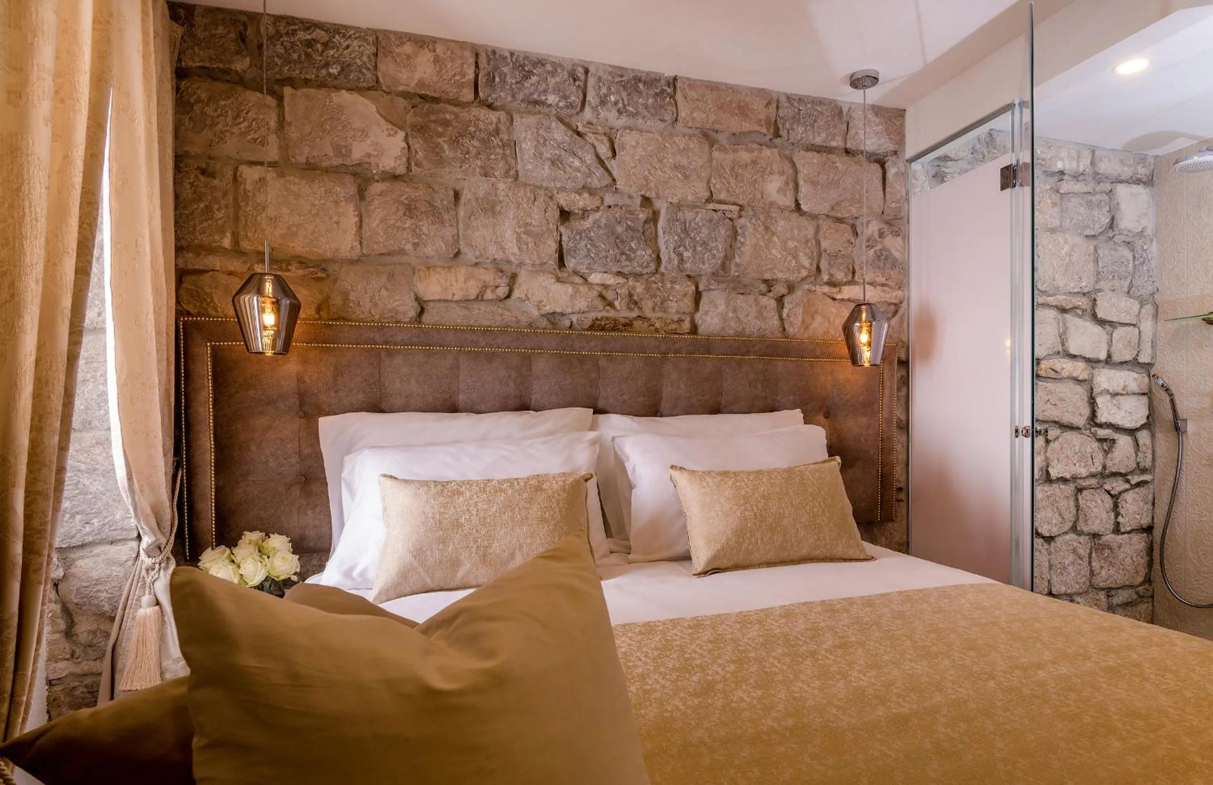 Bedroom, Bed in Jupiter Lux Rooms