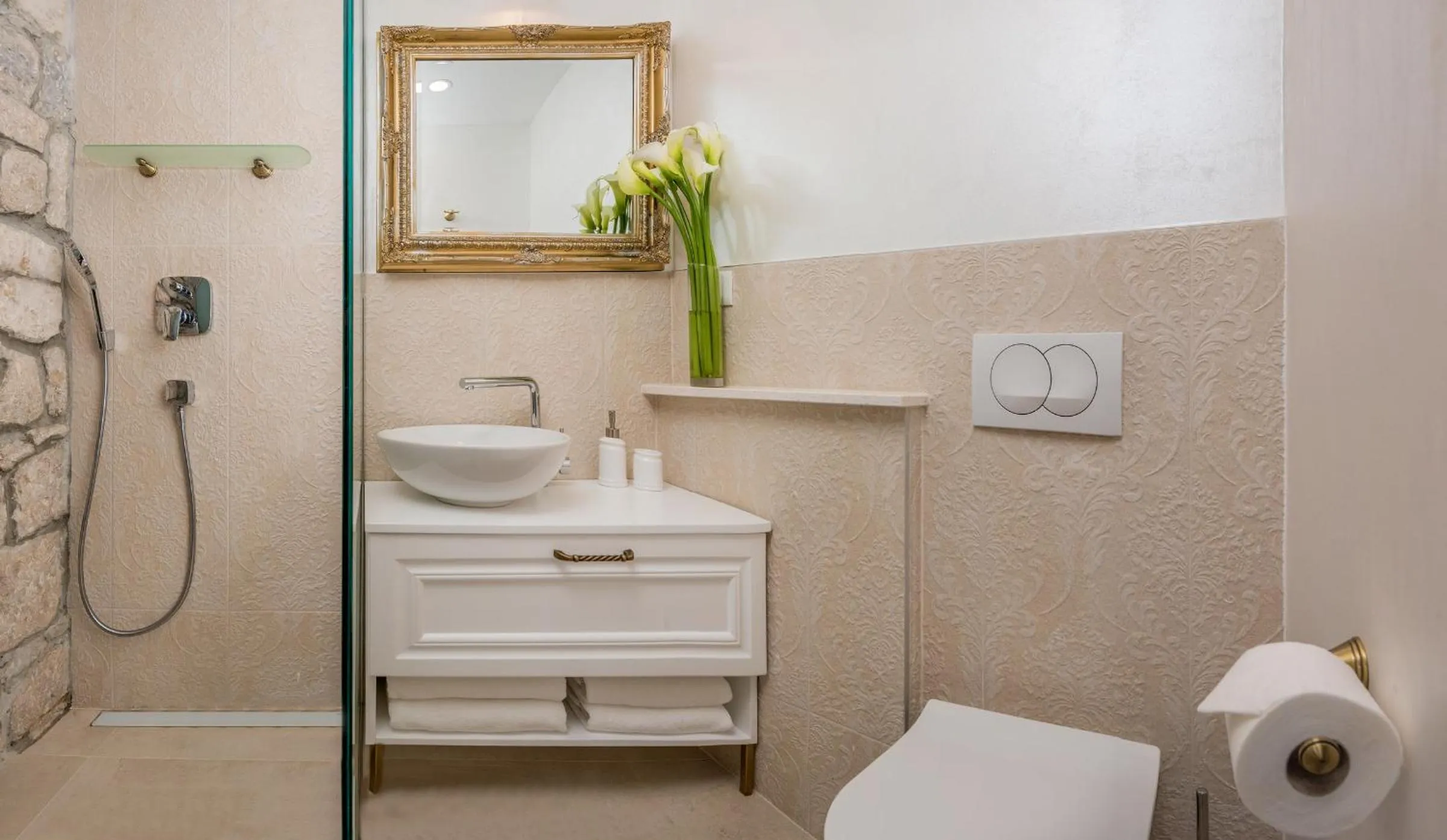 Shower in Jupiter Lux Rooms