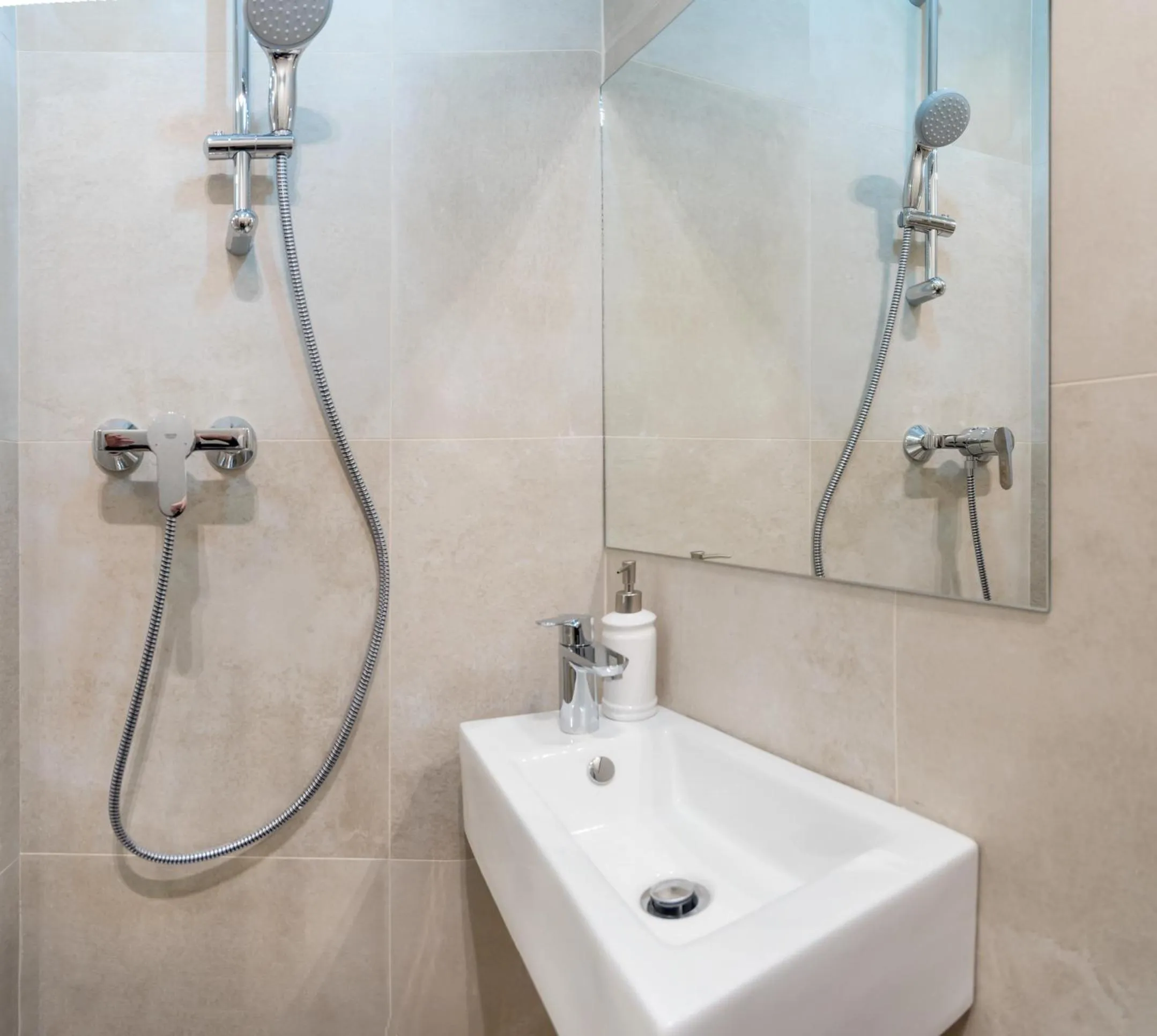 Bathroom in Jupiter Lux Rooms