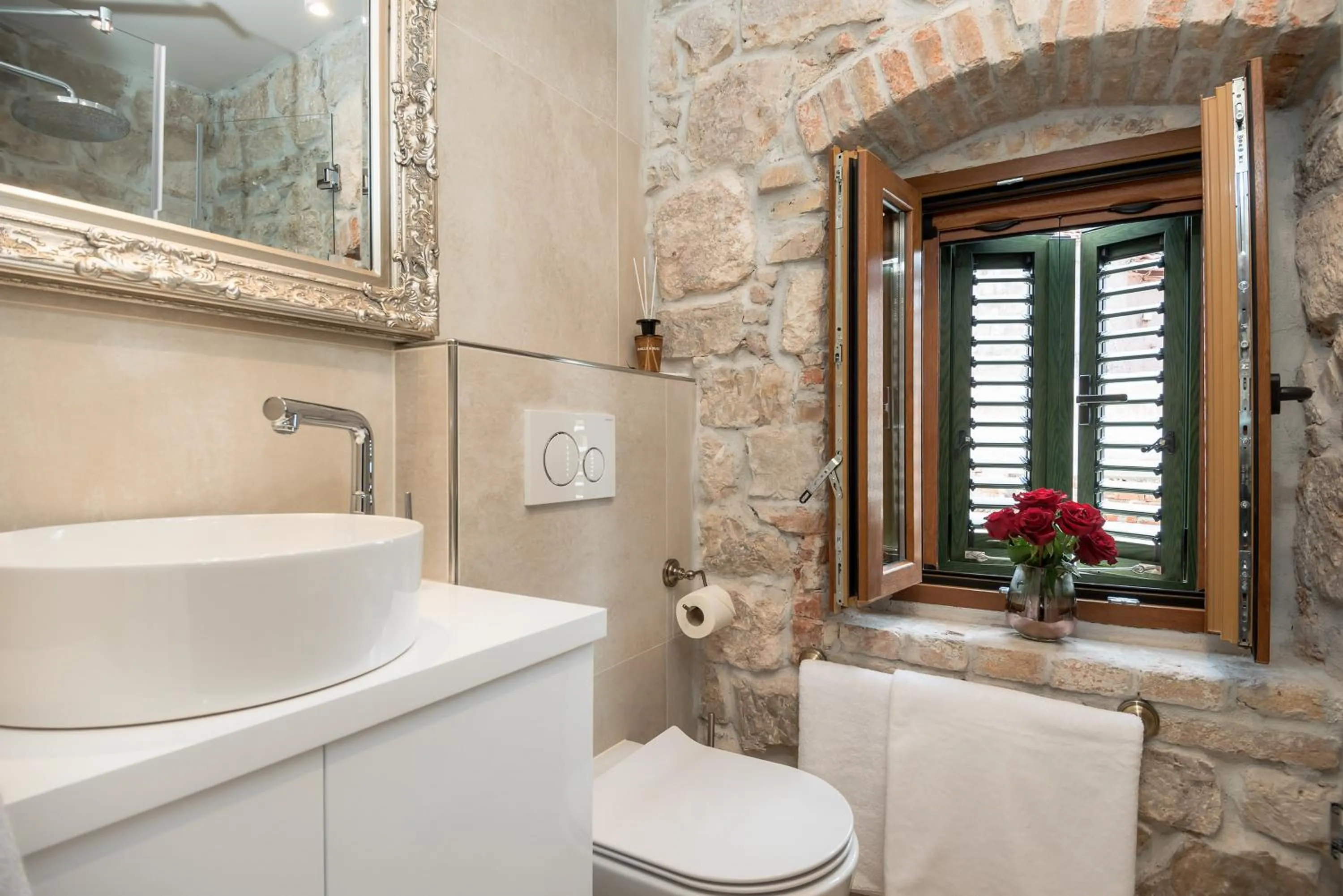 Bathroom in Jupiter Lux Rooms