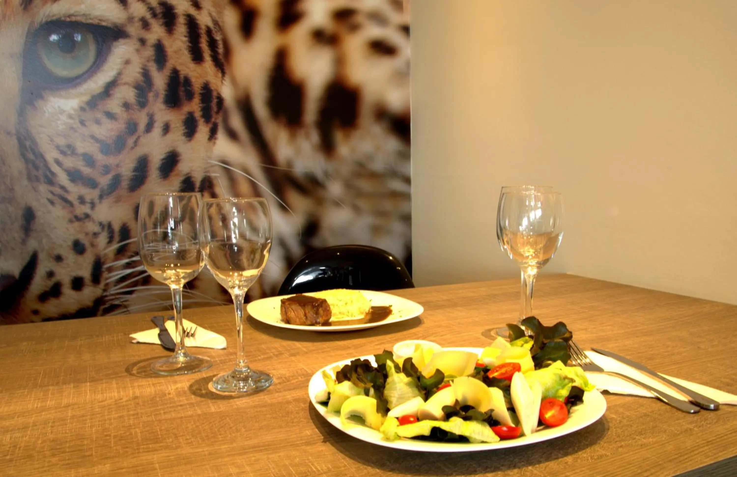 Restaurant/places to eat in Le Ville