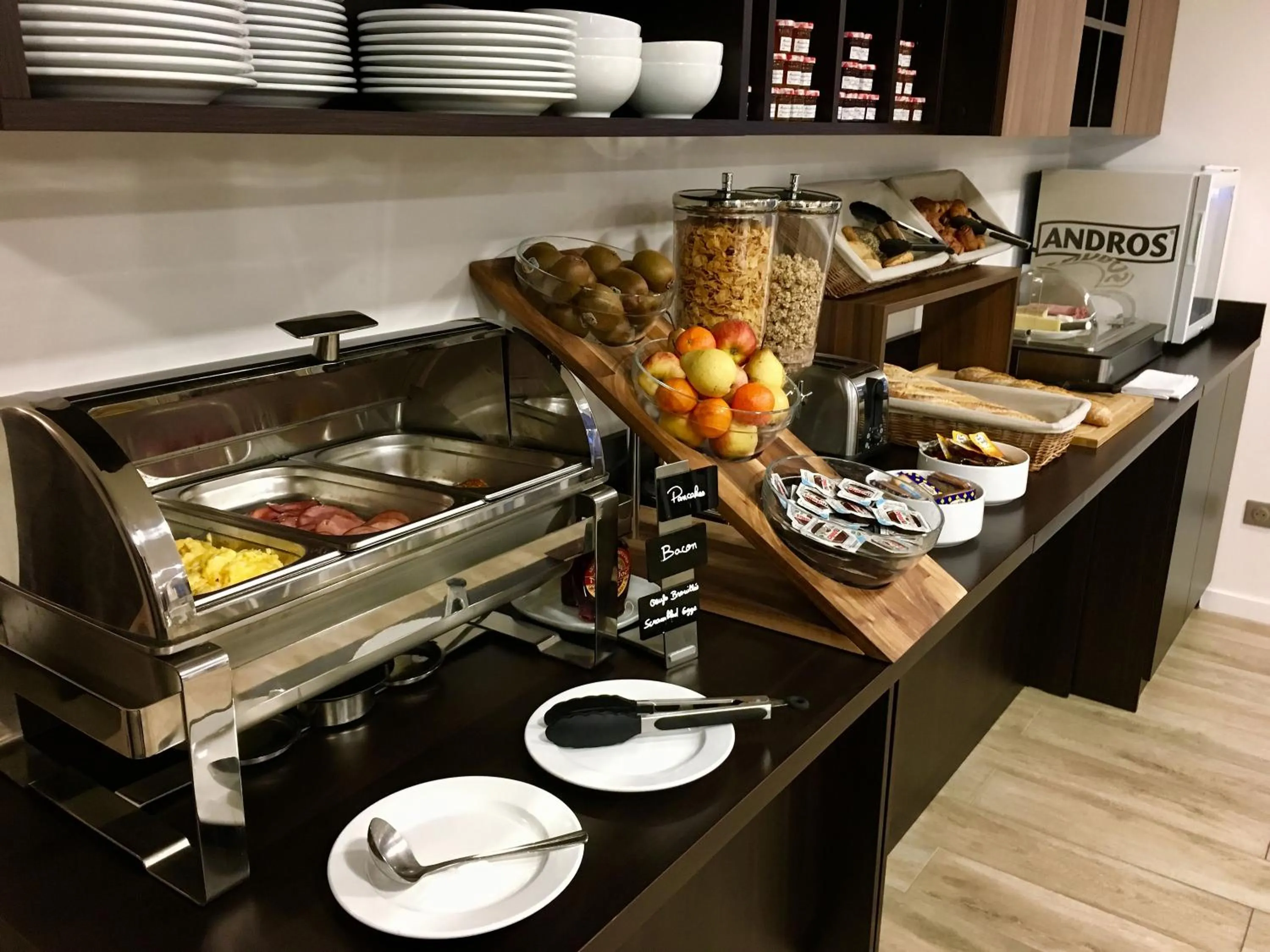 Breakfast in Brit Hotel Martigues Nord