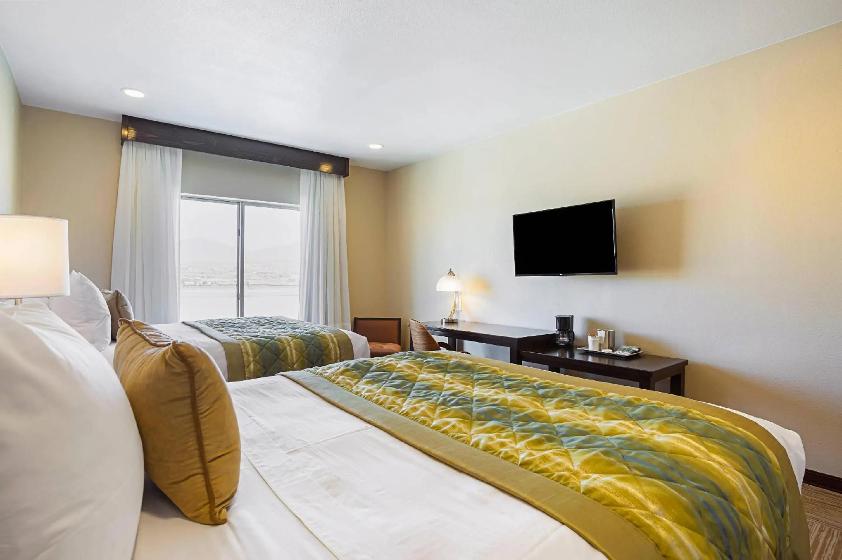 Bedroom, Bed in The Hotel at Sunland Park Casino El Paso, an Ascend Collection Hotel