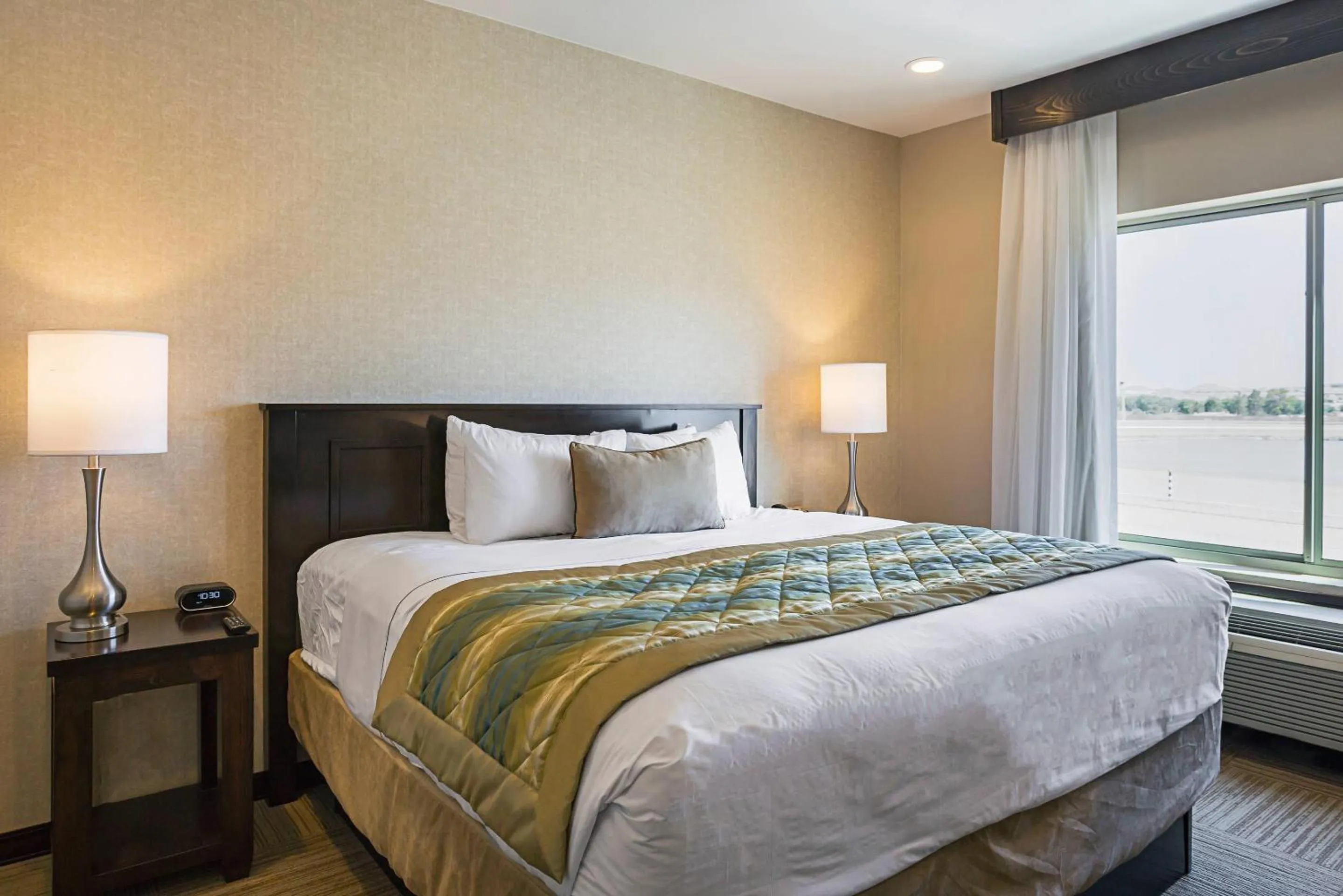 Bedroom, Bed in The Hotel at Sunland Park Casino El Paso, an Ascend Collection Hotel