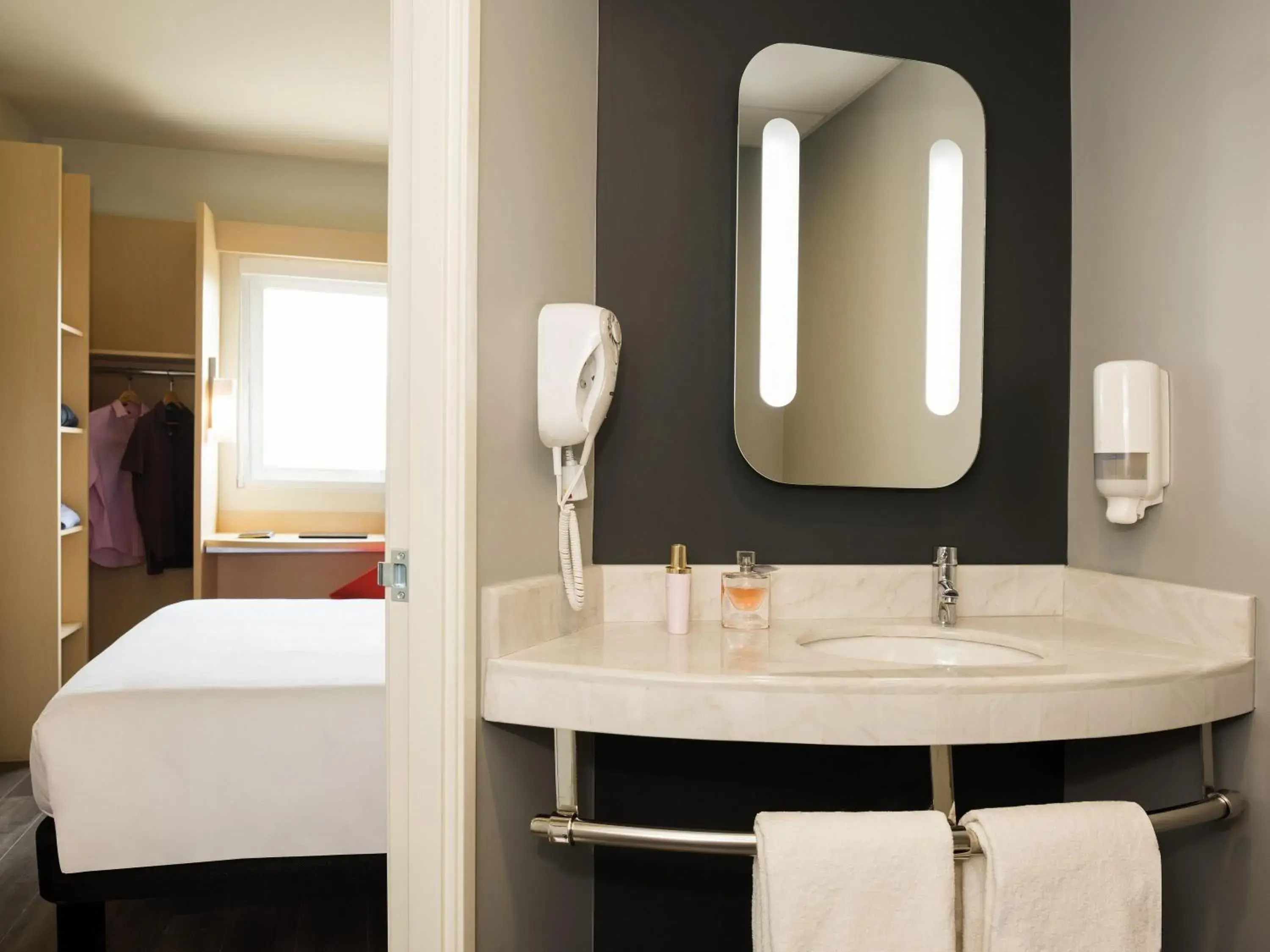 Bedroom, Bed in Ibis Irapuato Bedroom, Bed in Ibis Irapuato