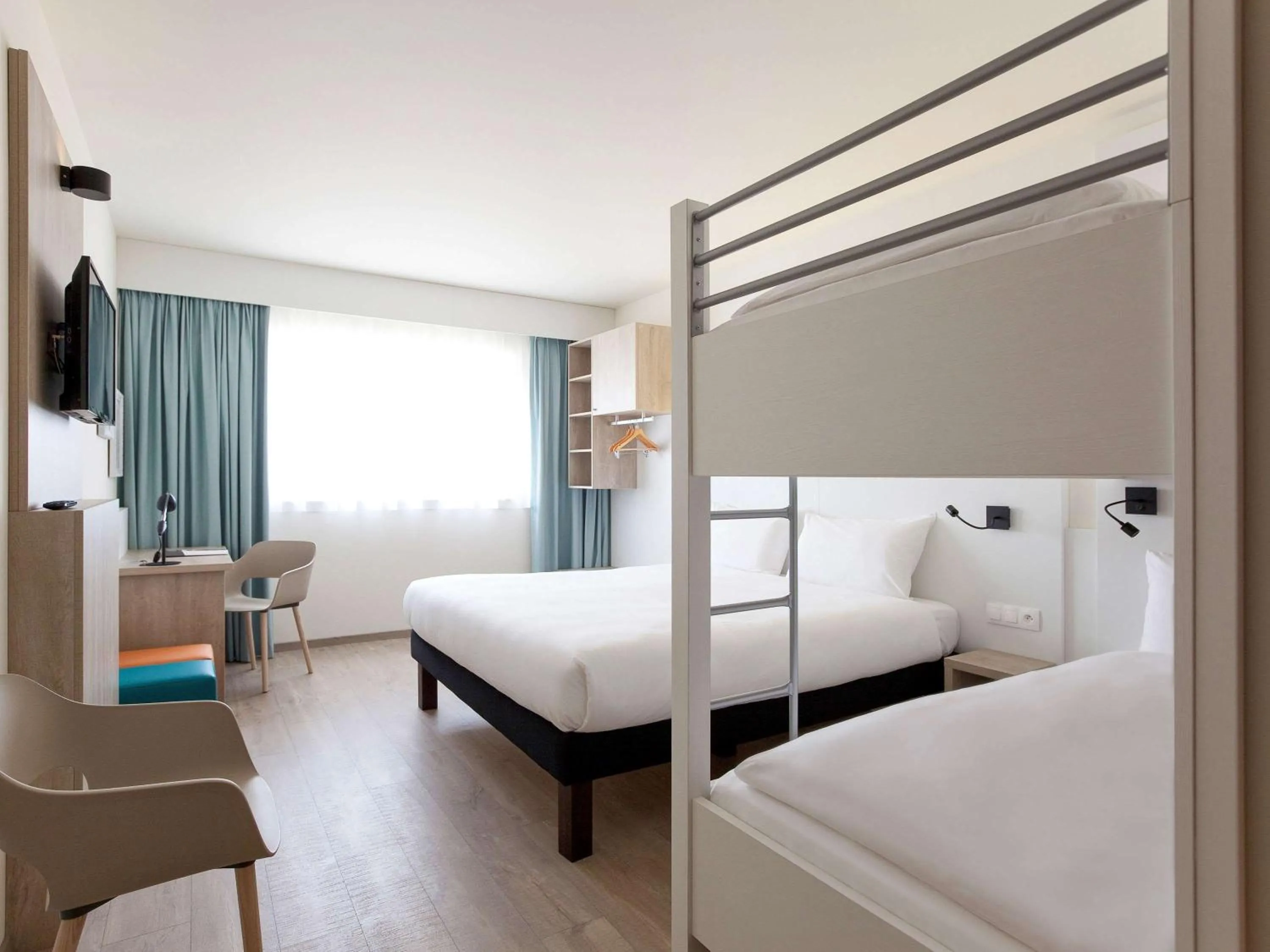 Photo of the whole room, Bed in ibis Styles Nieuwpoort